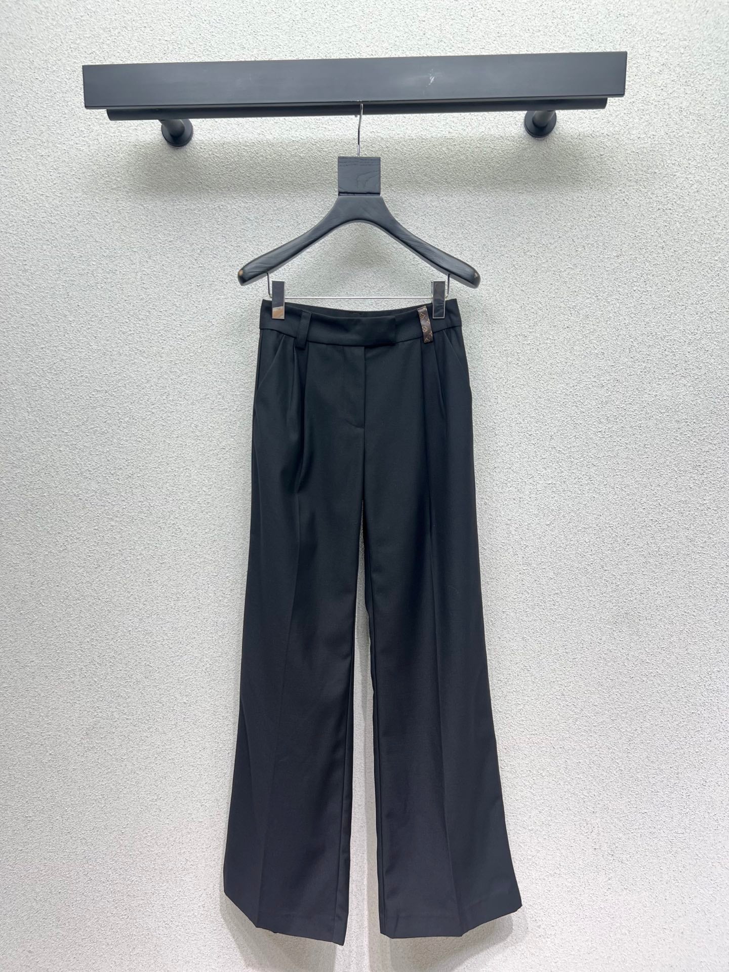 Louis 25fw all-match pants