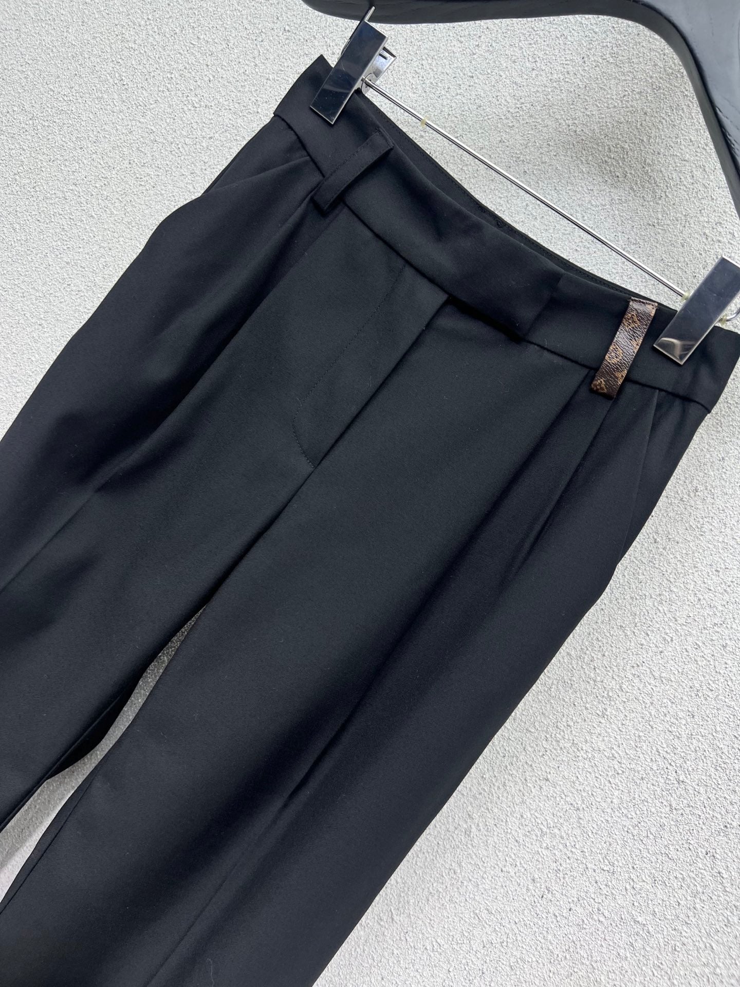 Louis 25fw all-match pants