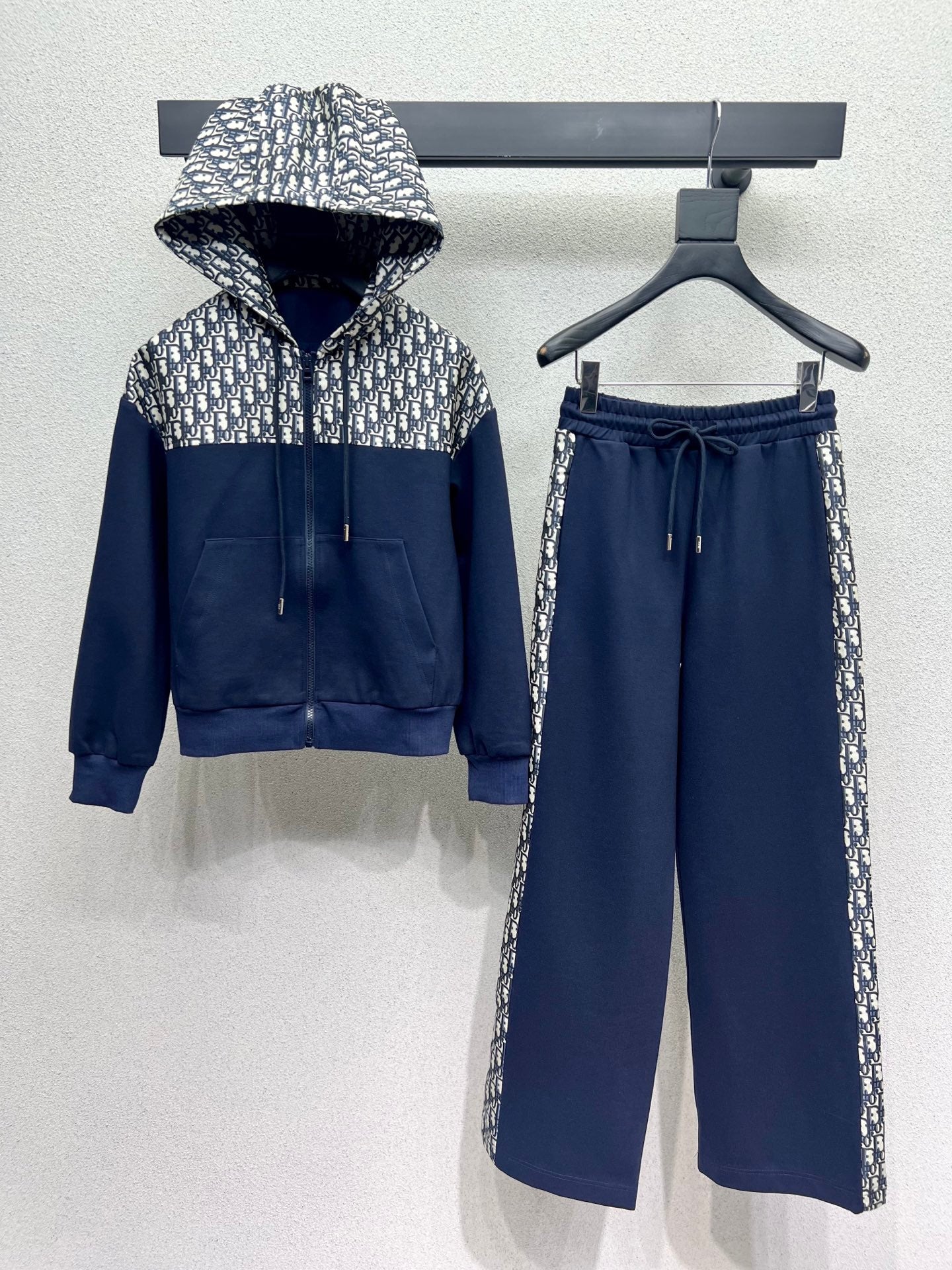 CD 25fw Jacquard suit