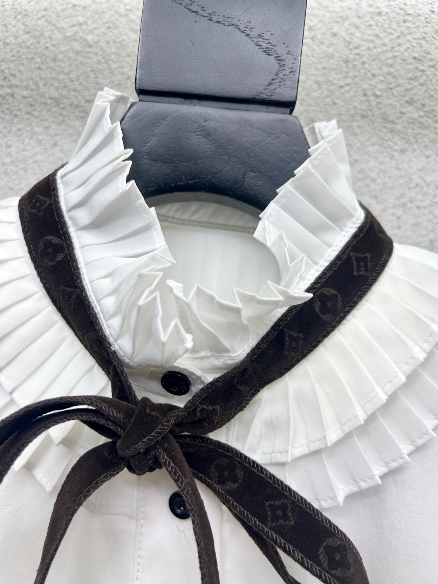 Louis 25fw ruffe shirt