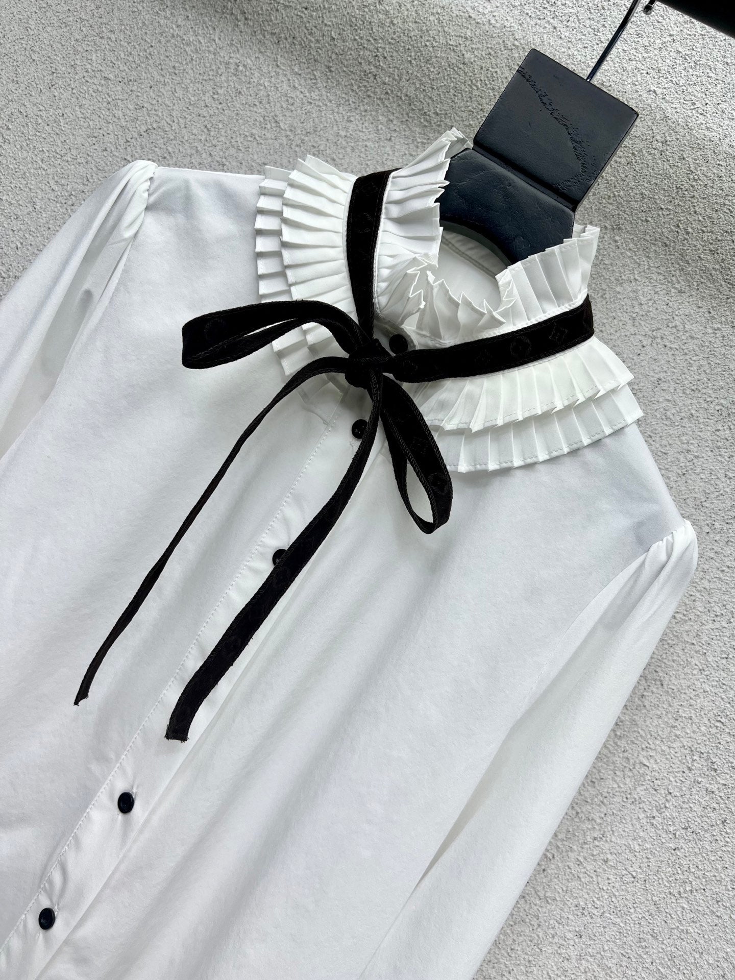 Louis 25fw ruffe shirt