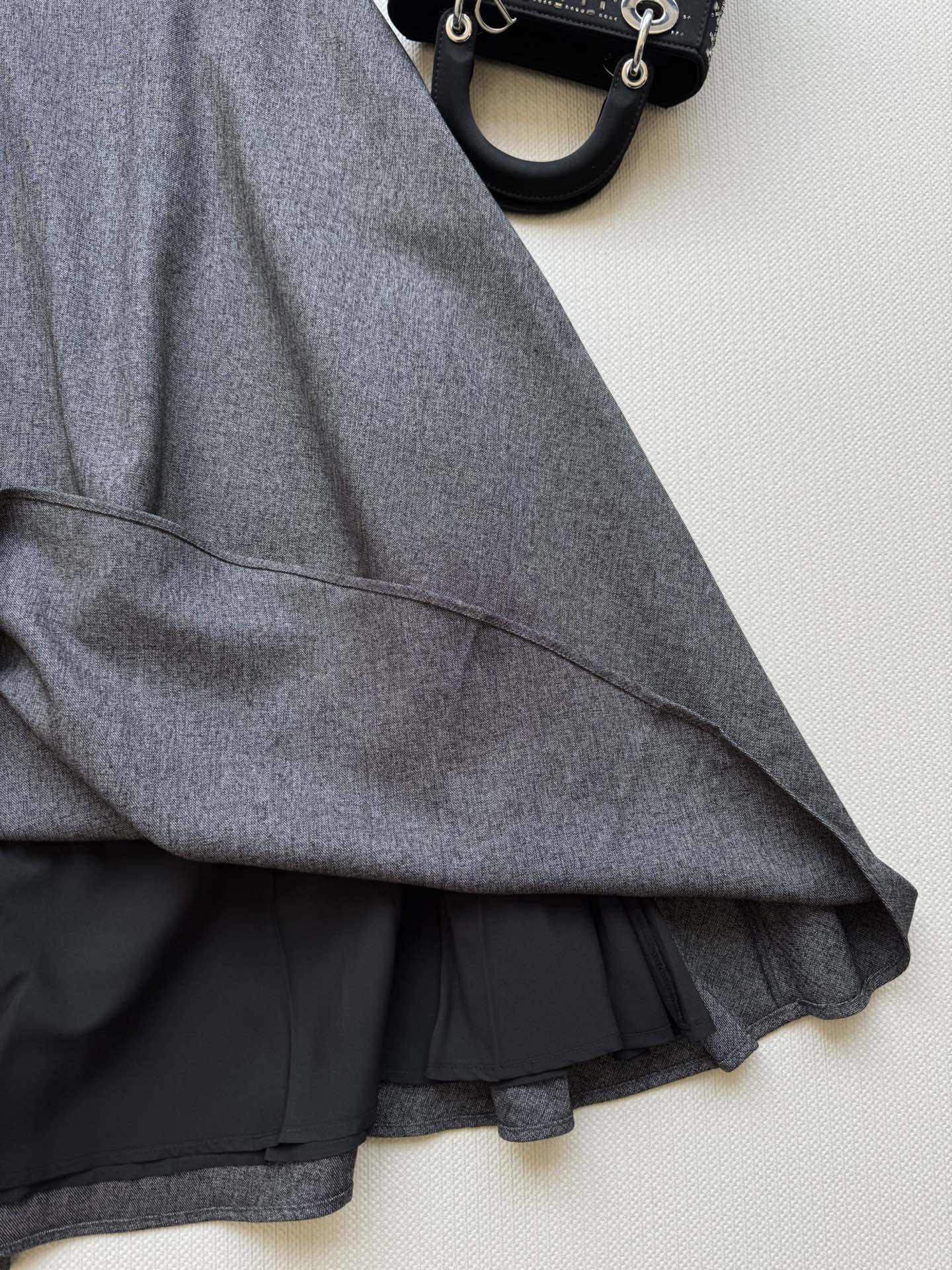 CD 25fw pleated skirt