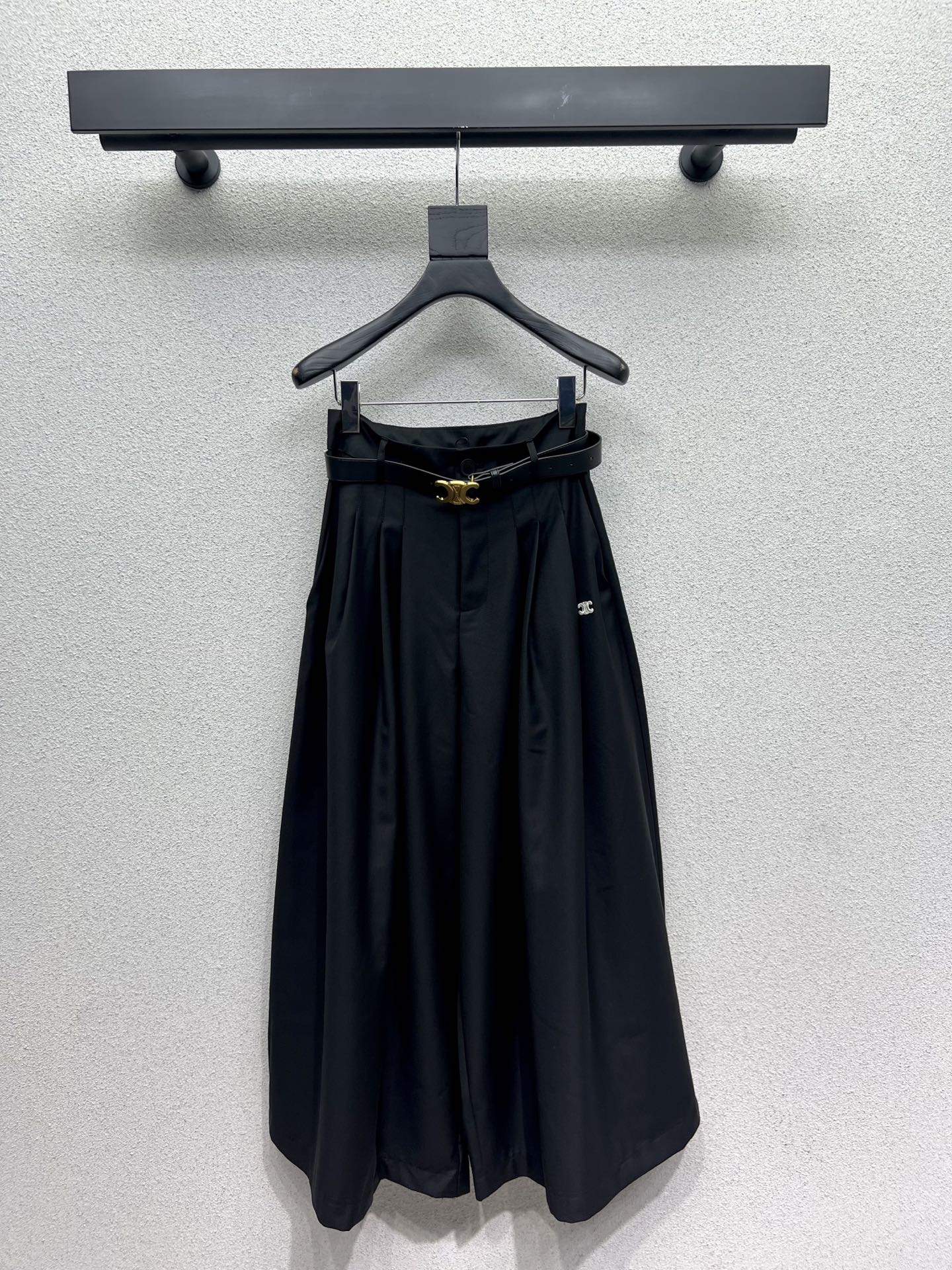 Cel 25fw pleated pants