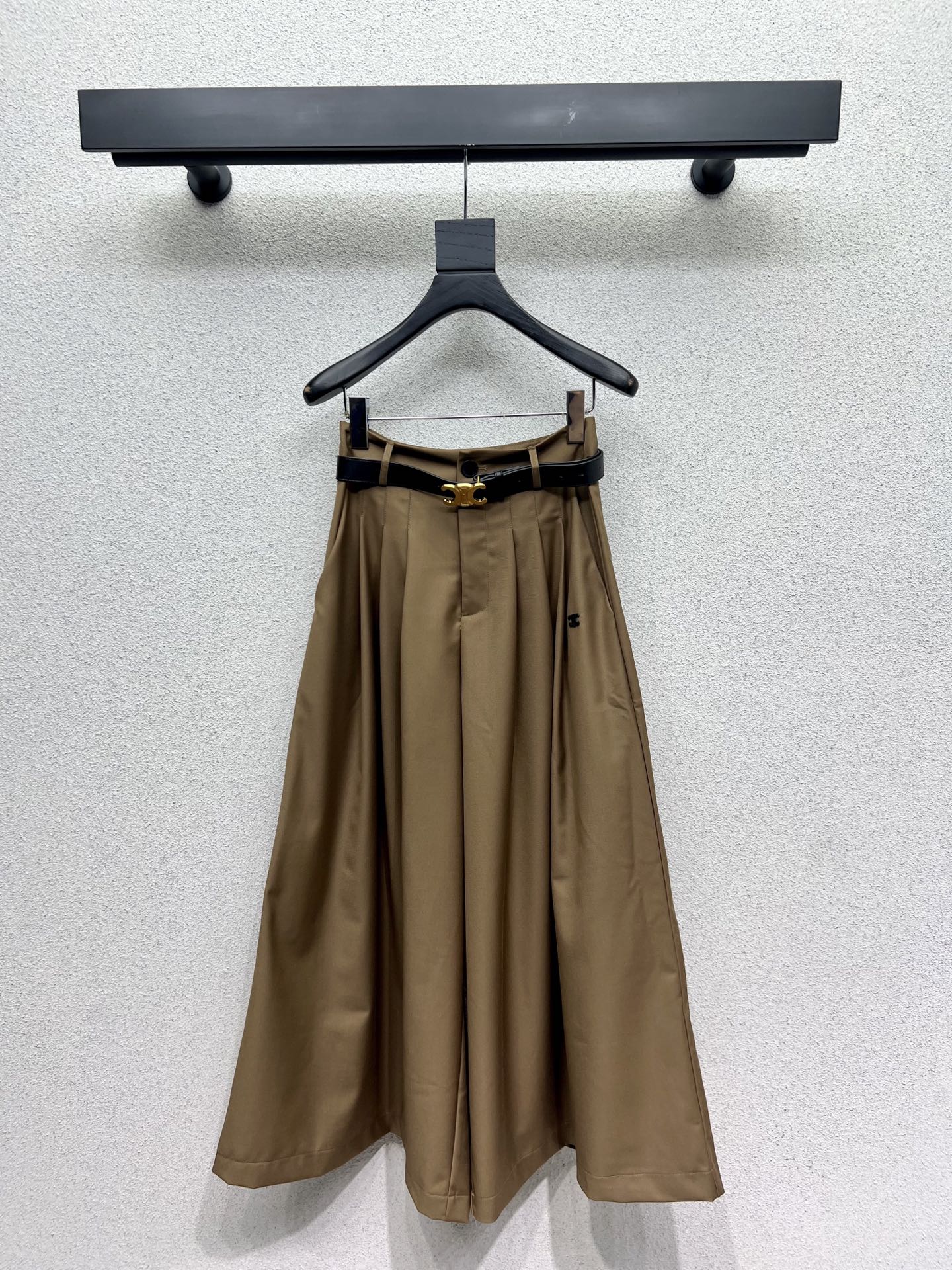 Cel 25fw pleated pants