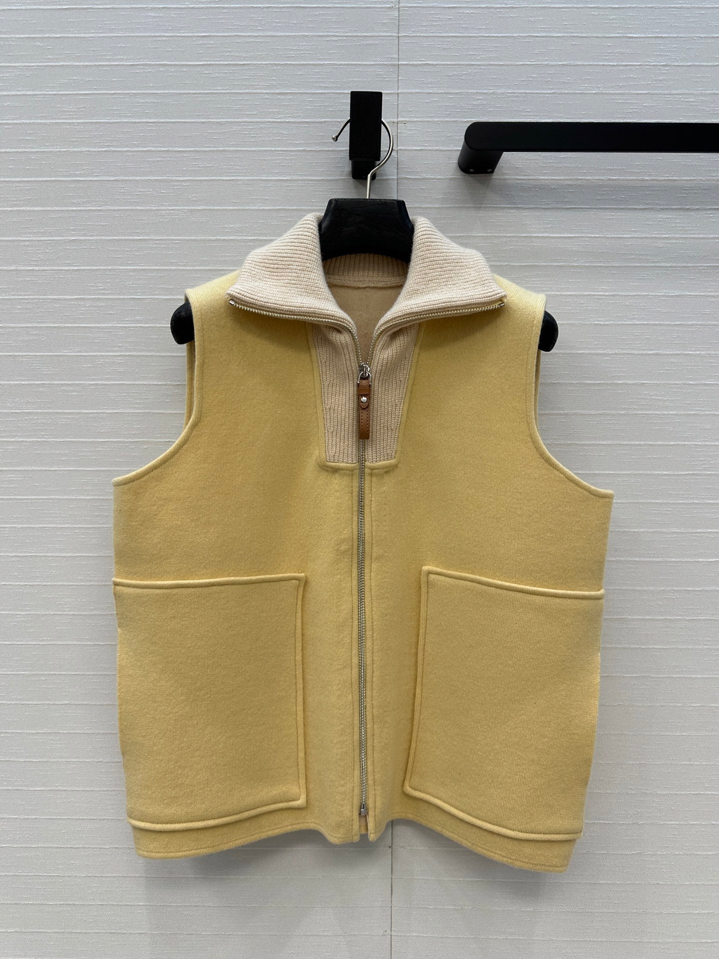 Herm 25fw sleeveless vest
