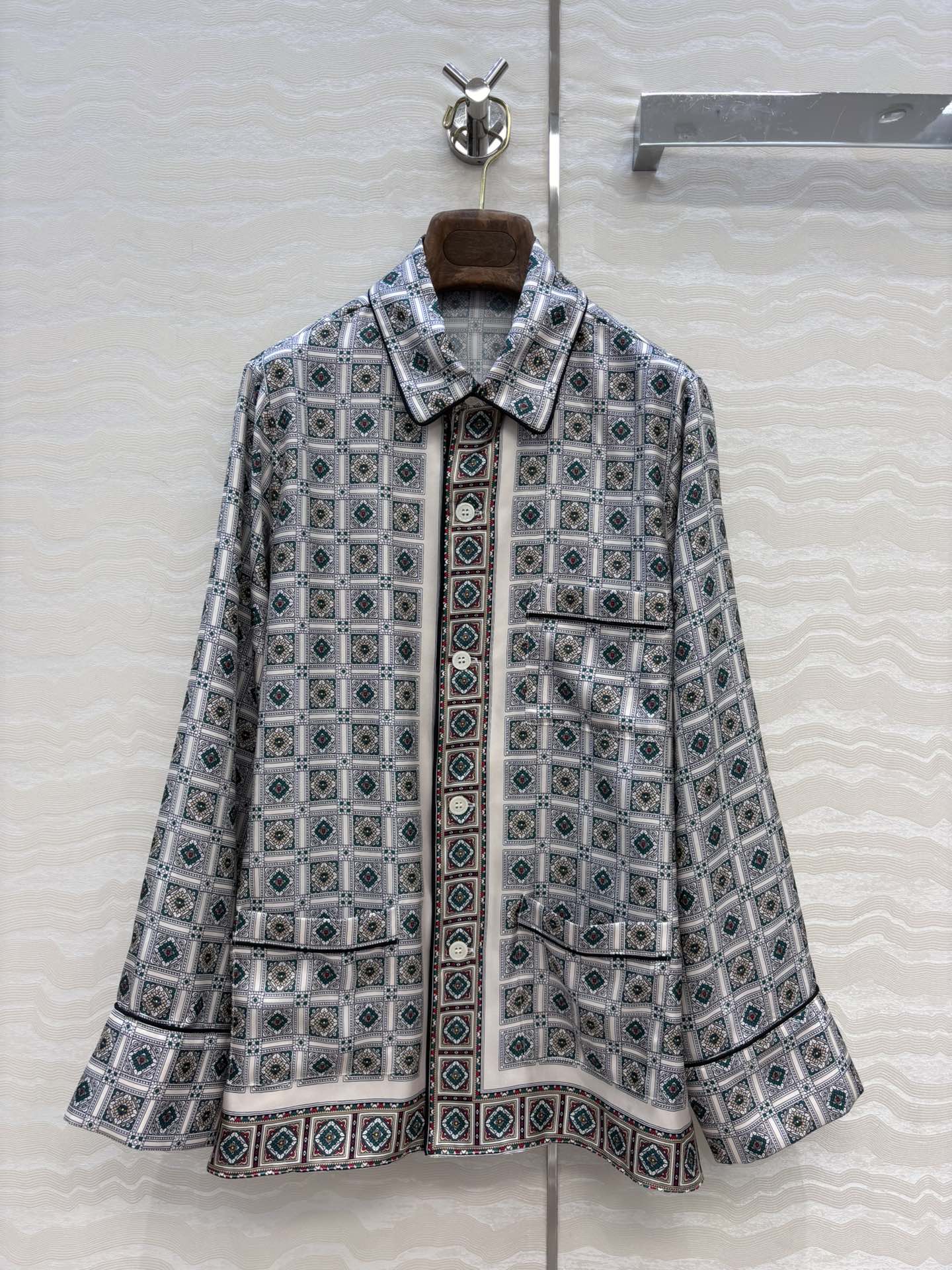 Loro 25fw buttons shirt