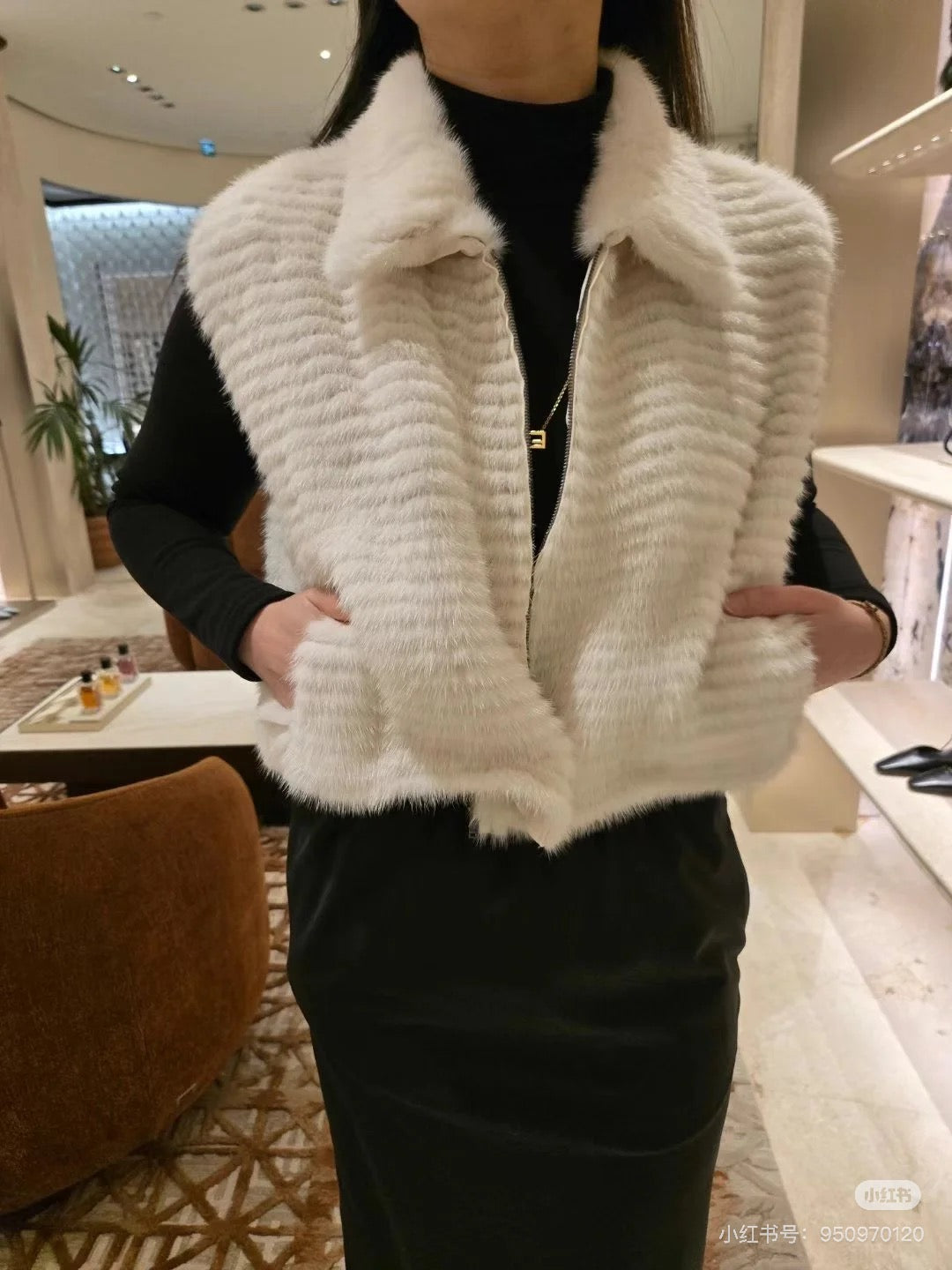 Fend 25fw fur vest
