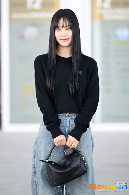Loe 25fw embroidered sweater
