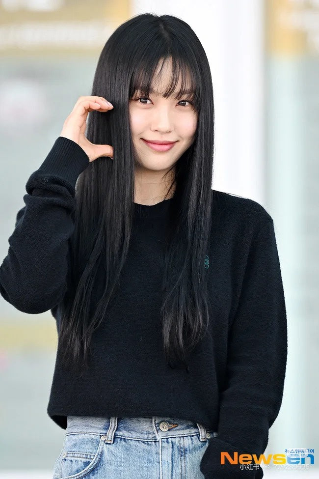 Loe 25fw embroidered sweater