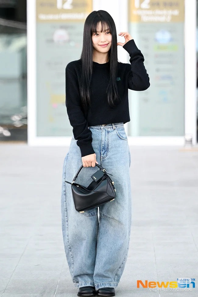 Loe 25fw embroidered sweater