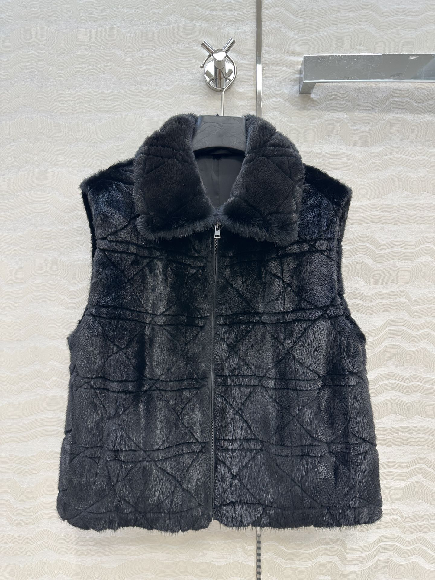 CD 25fw sheepskin vest
