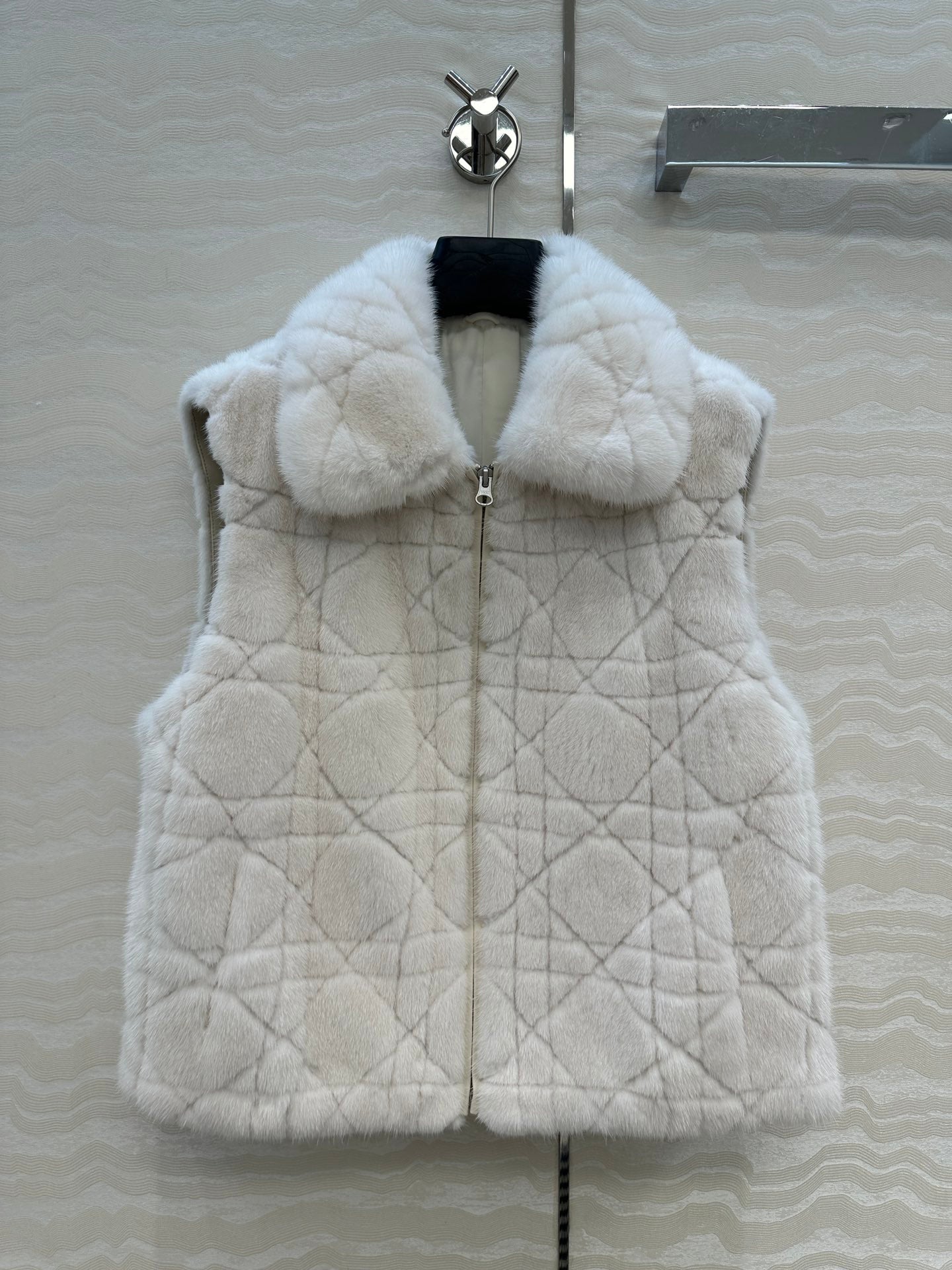 CD 25fw sheepskin vest