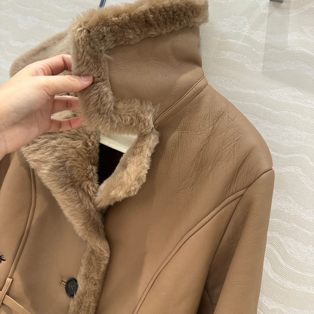 CD 25fw embroidered coat