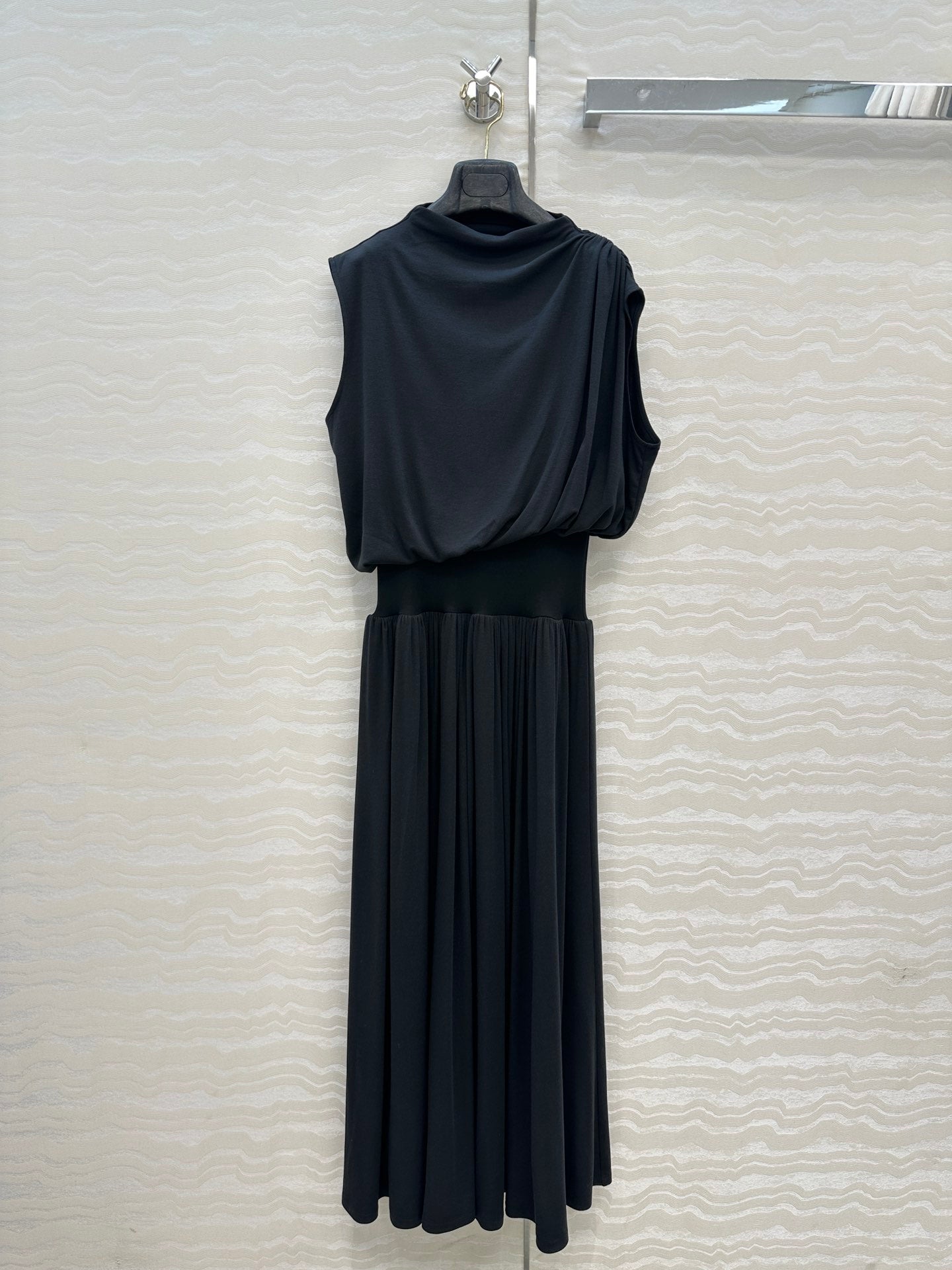 Row 25fw  sleeveless dress
