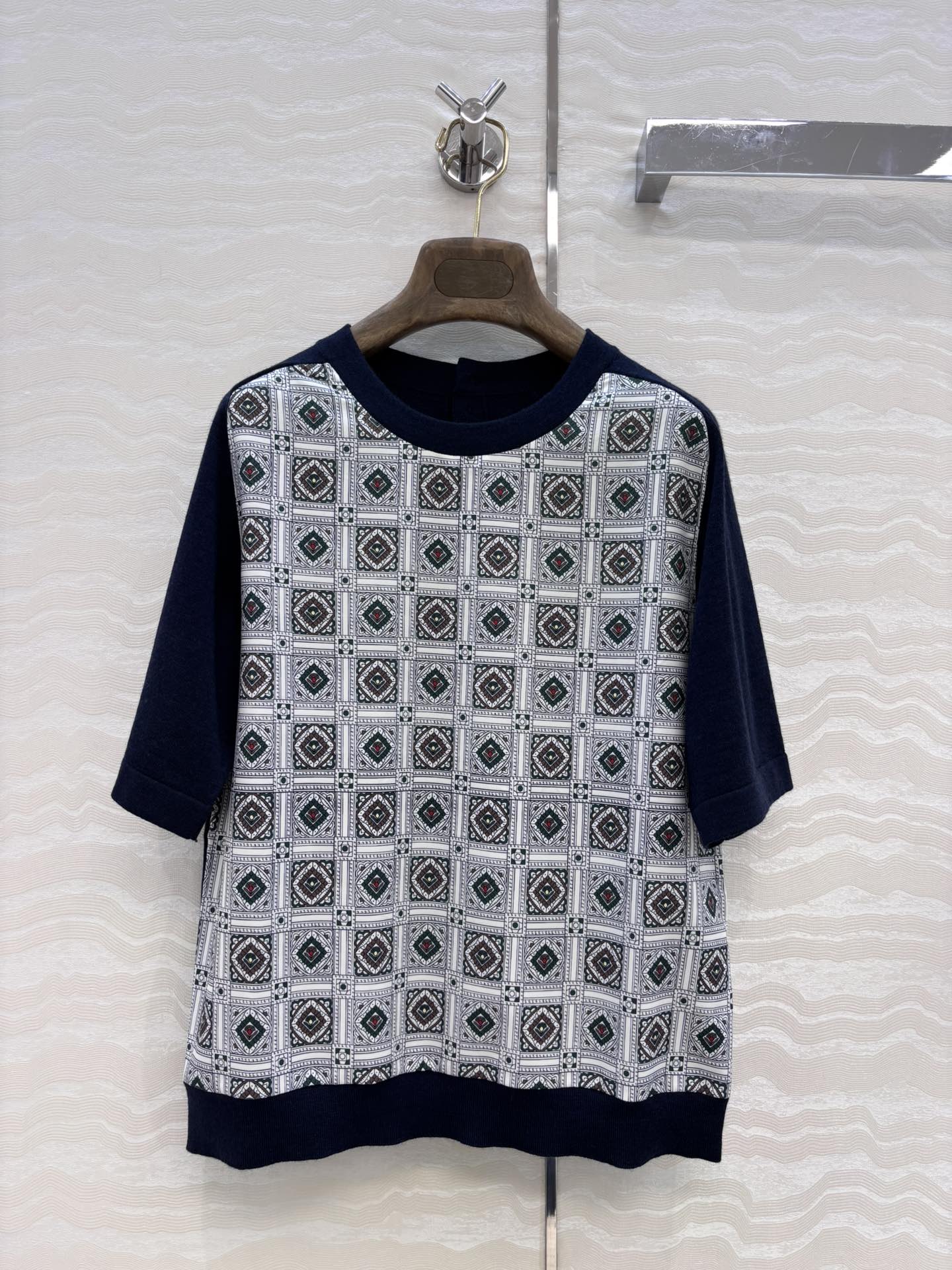 Loro 25fw printed sweater