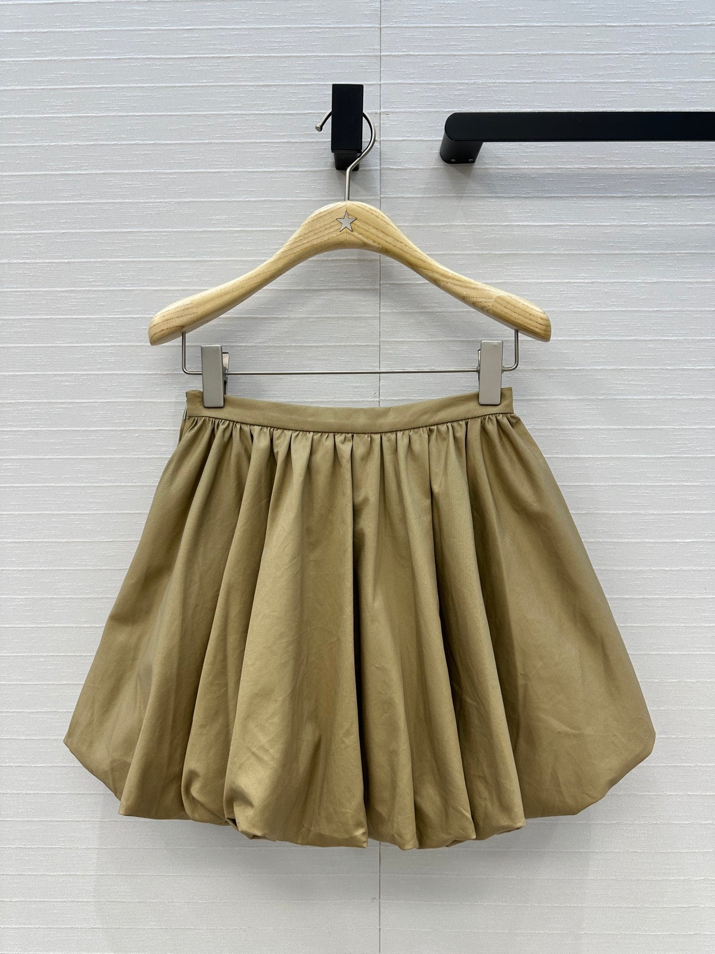 CD 25fw pleated skirts