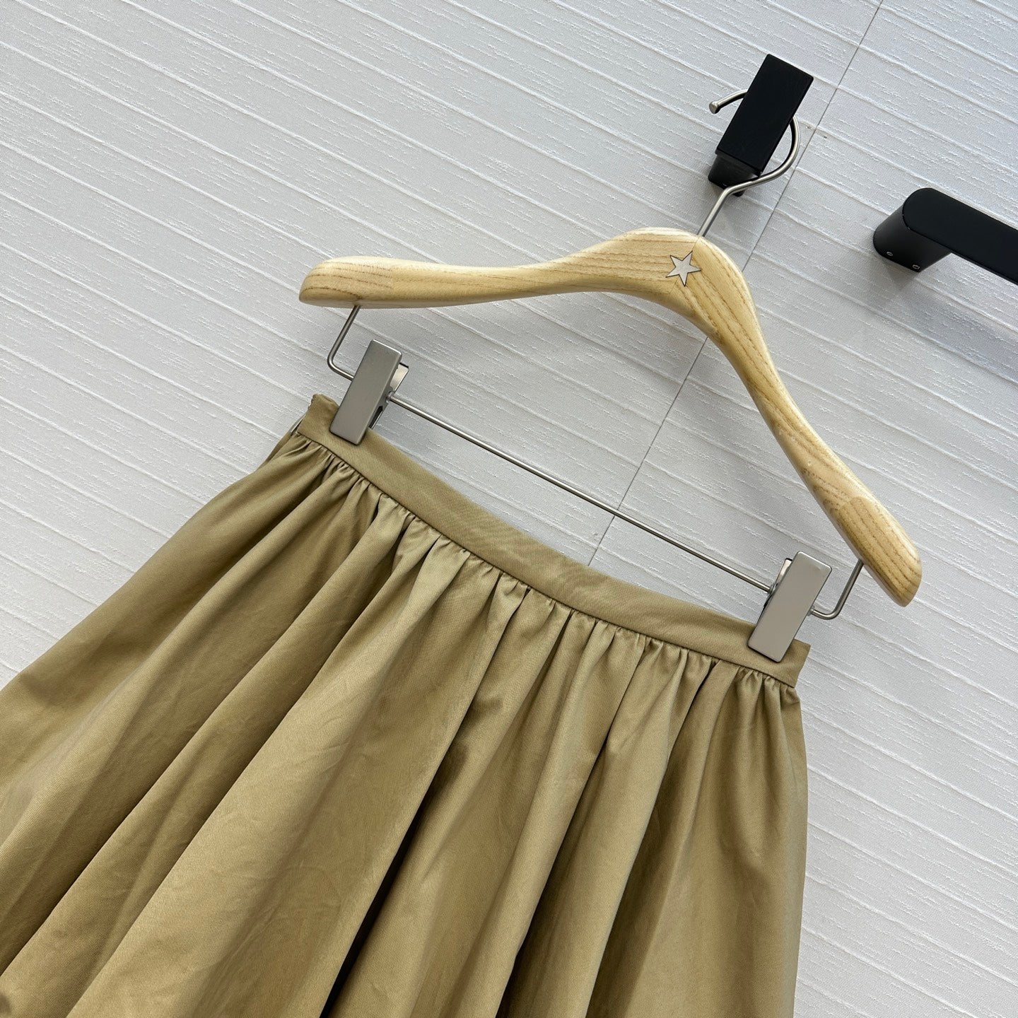 CD 25fw pleated skirts