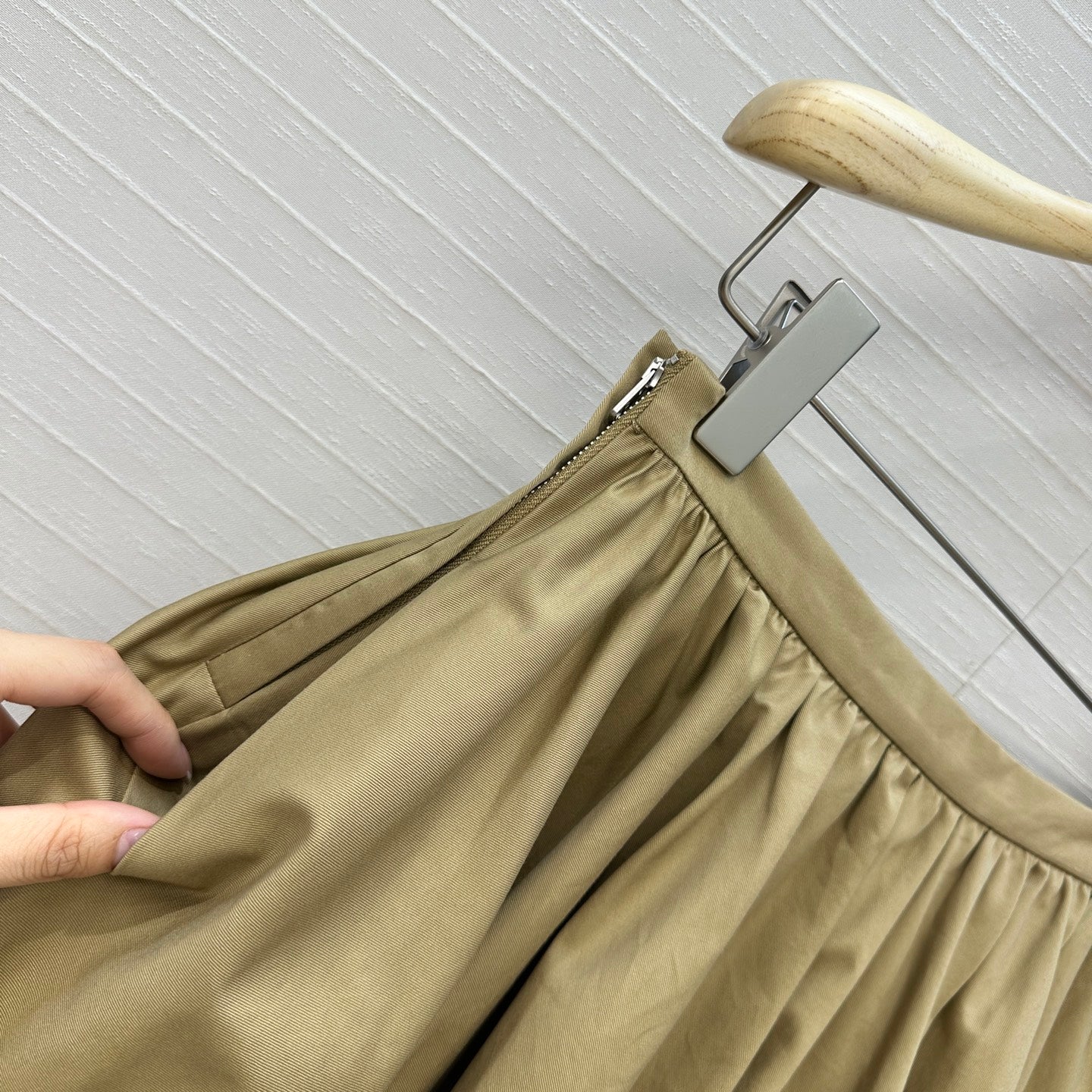 CD 25fw pleated skirts