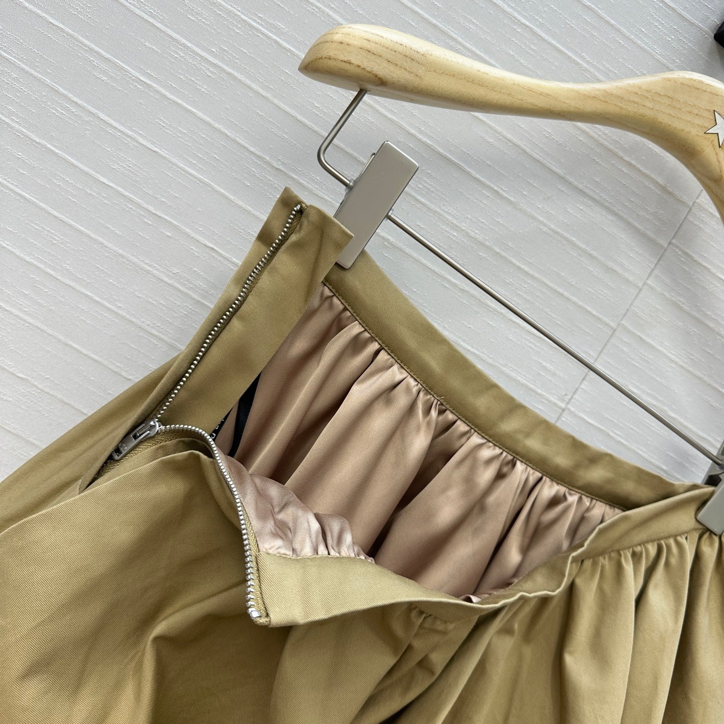 CD 25fw pleated skirts