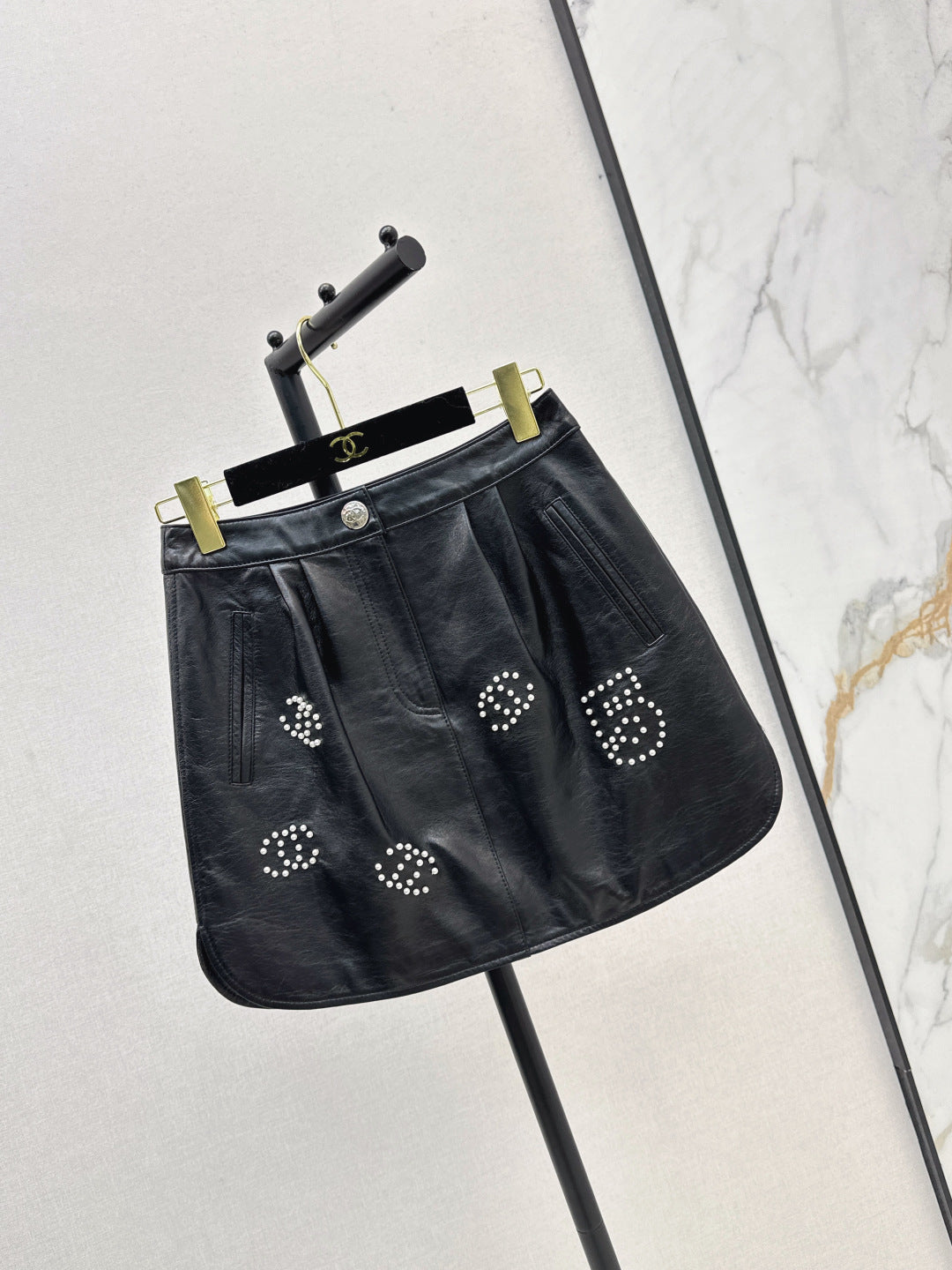 Chan 25fw leather skirt