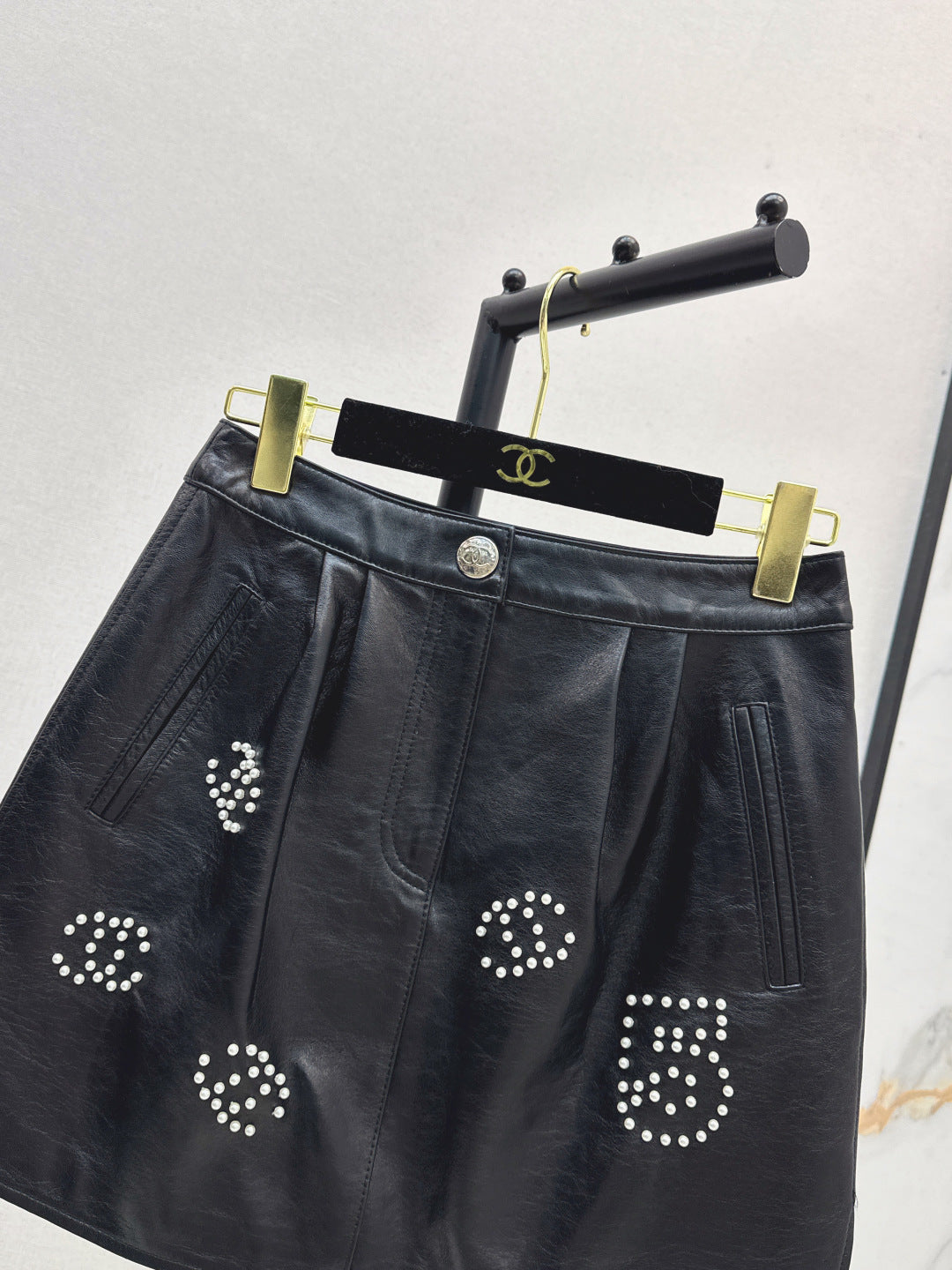 Chan 25fw leather skirt