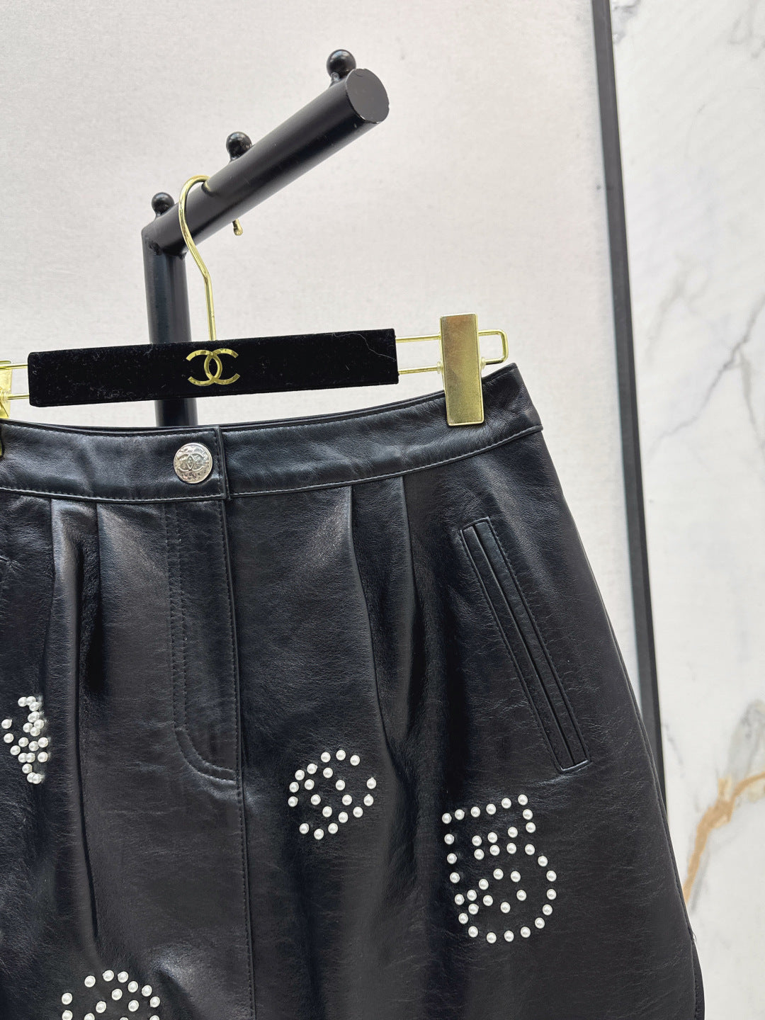 Chan 25fw leather skirt