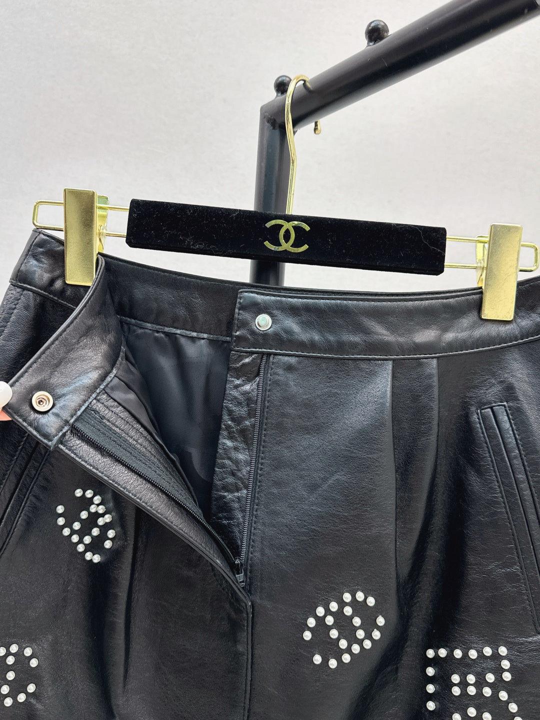 Chan 25fw leather skirt