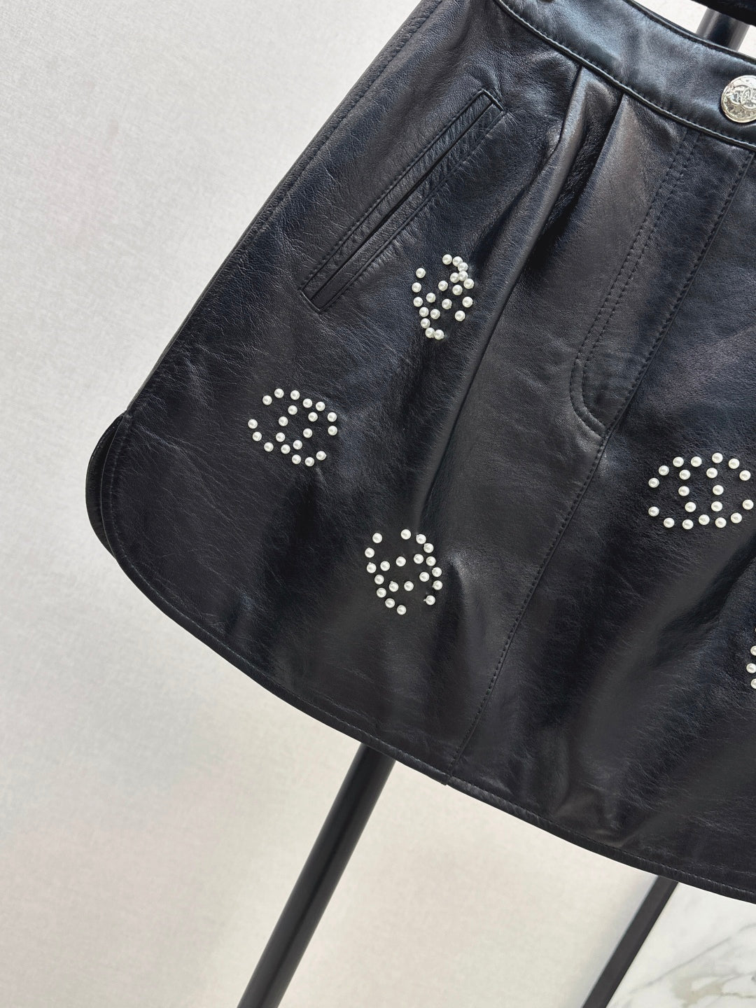 Chan 25fw leather skirt
