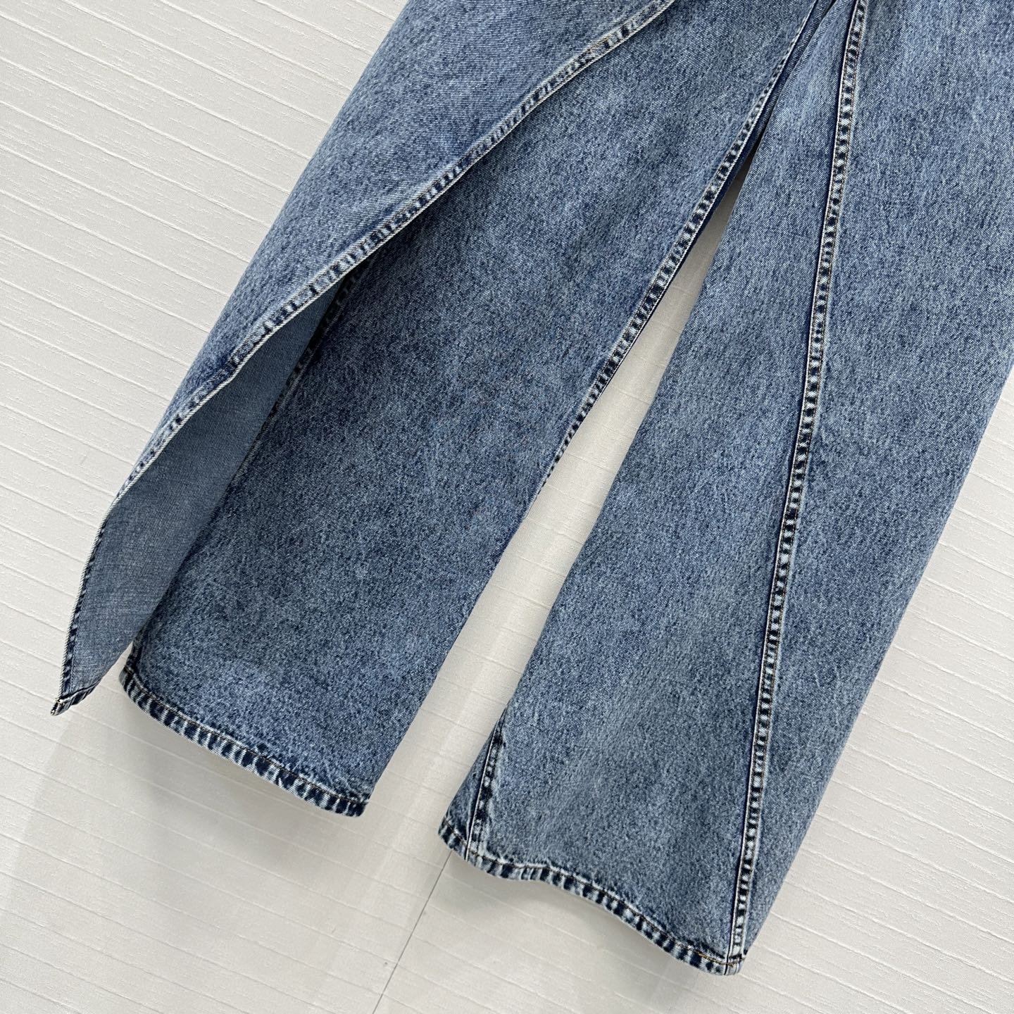 Alai 25fw all-match jeans