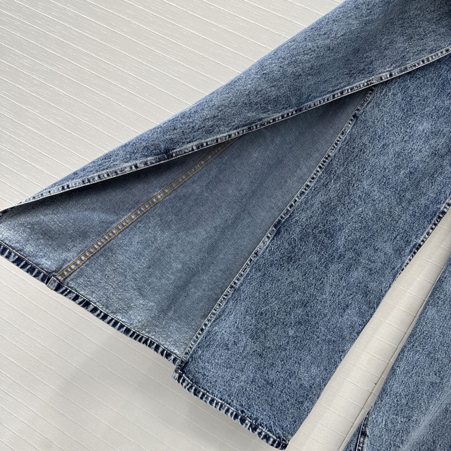 Alai 25fw all-match jeans