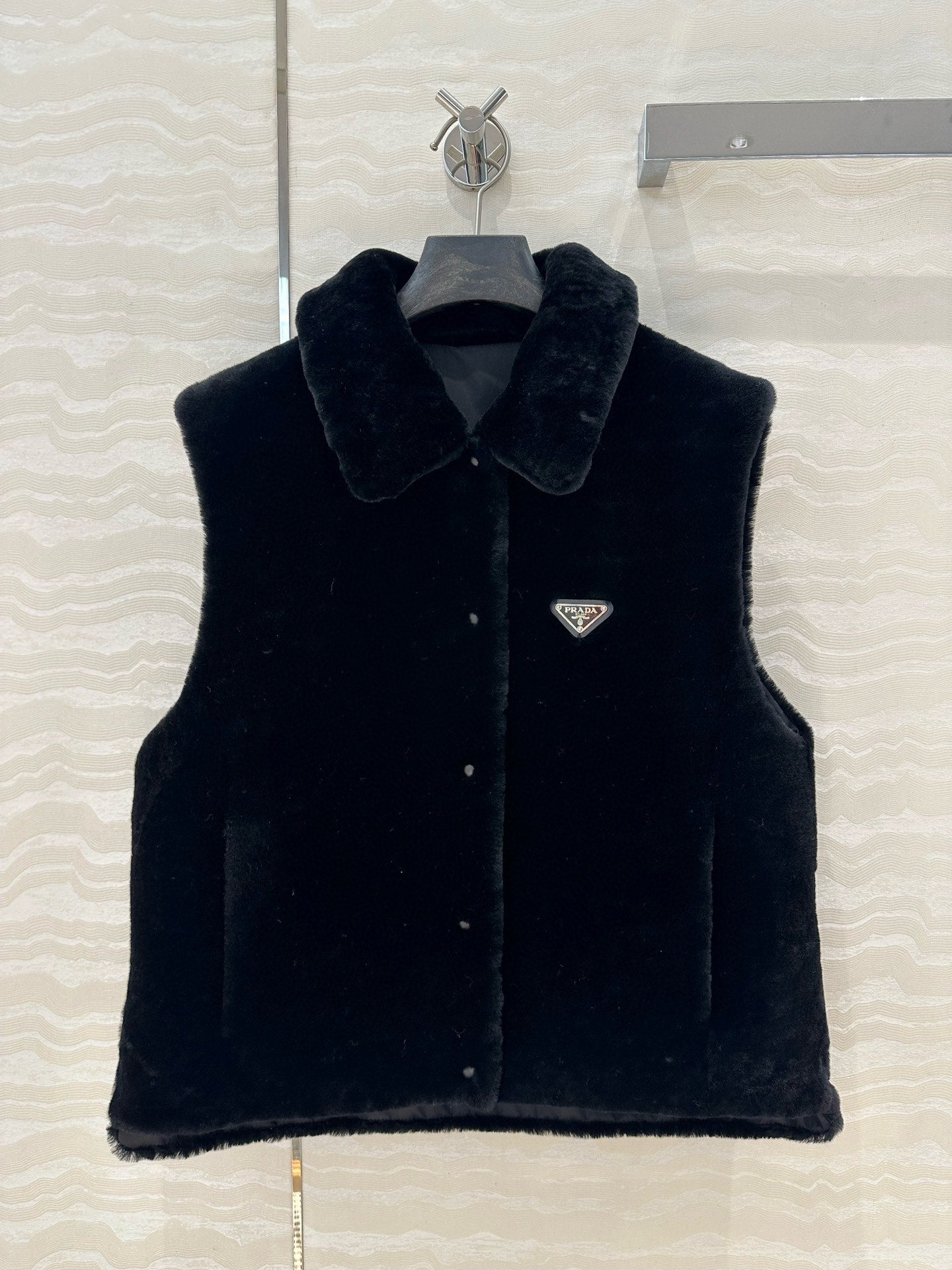 Pra 25fw fur vest