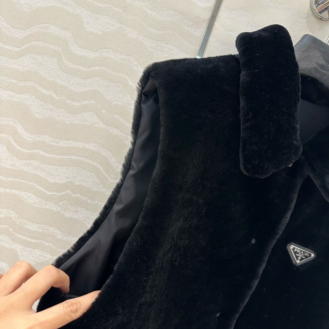 Pra 25fw fur vest