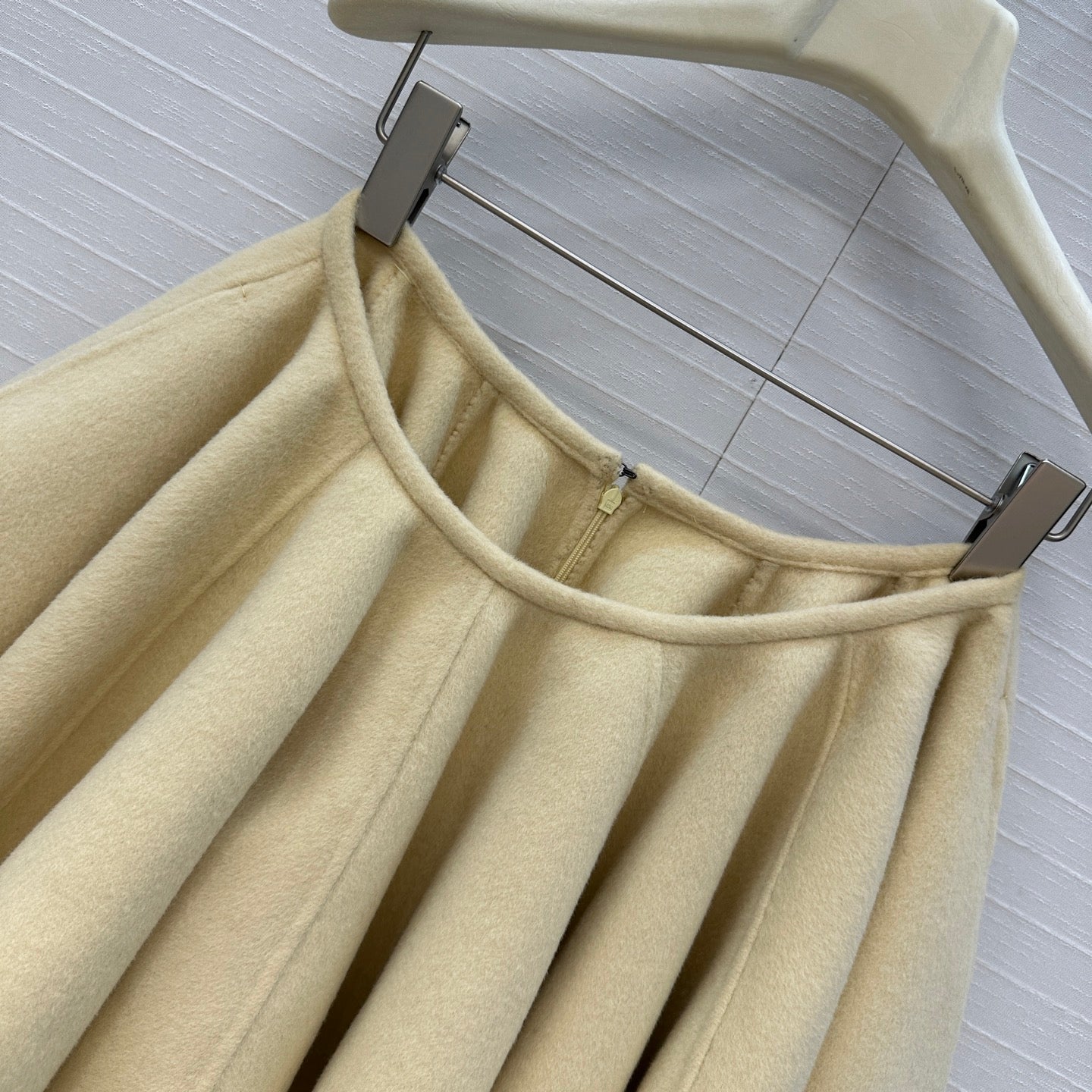 Alai 25fw  winkles skirt