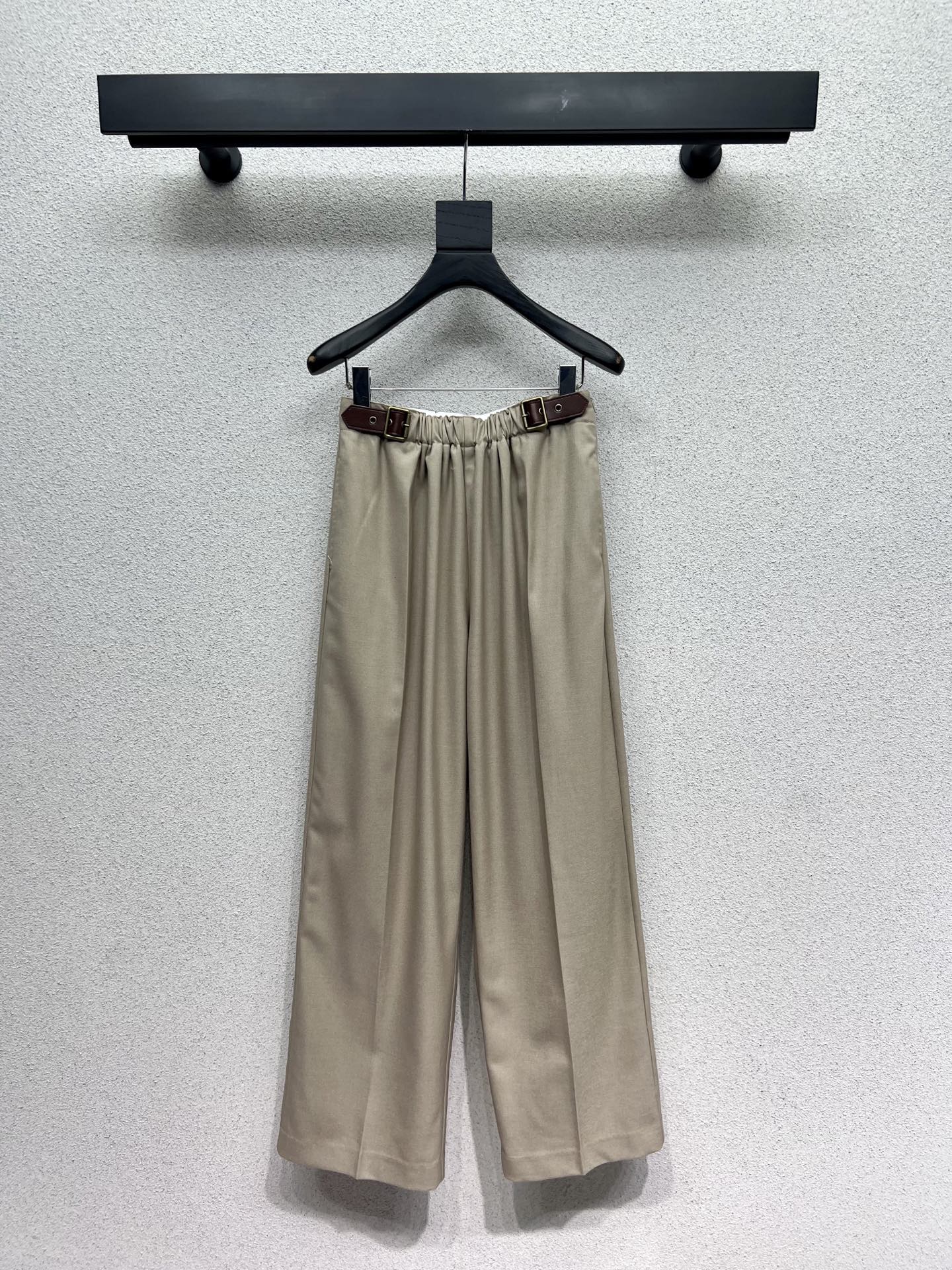 Loe 25fw all-match pants