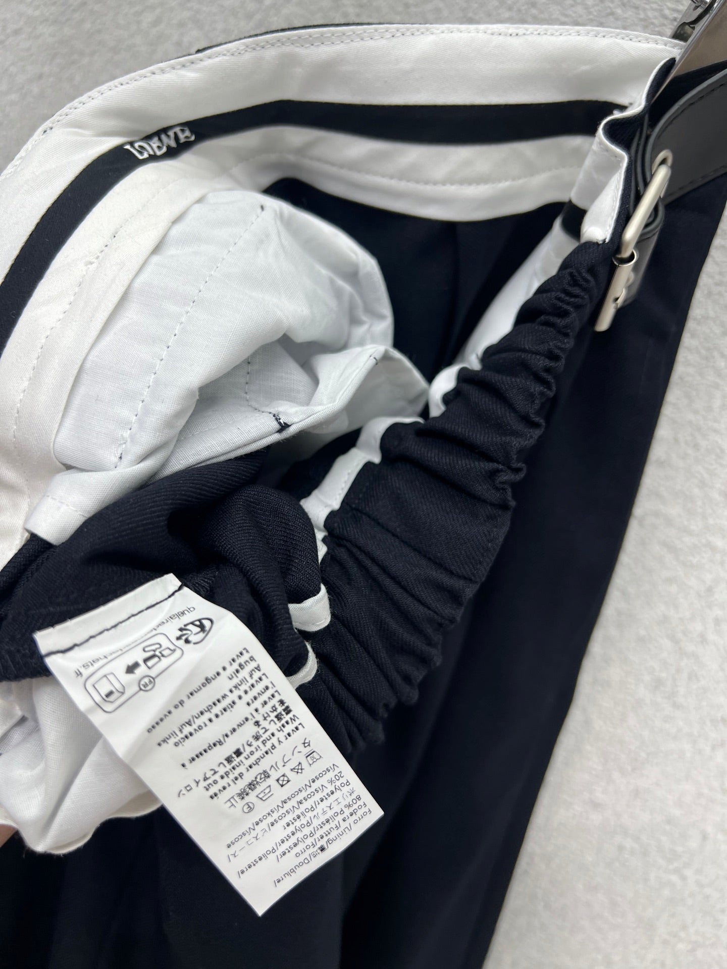 Loe 25fw all-match pants