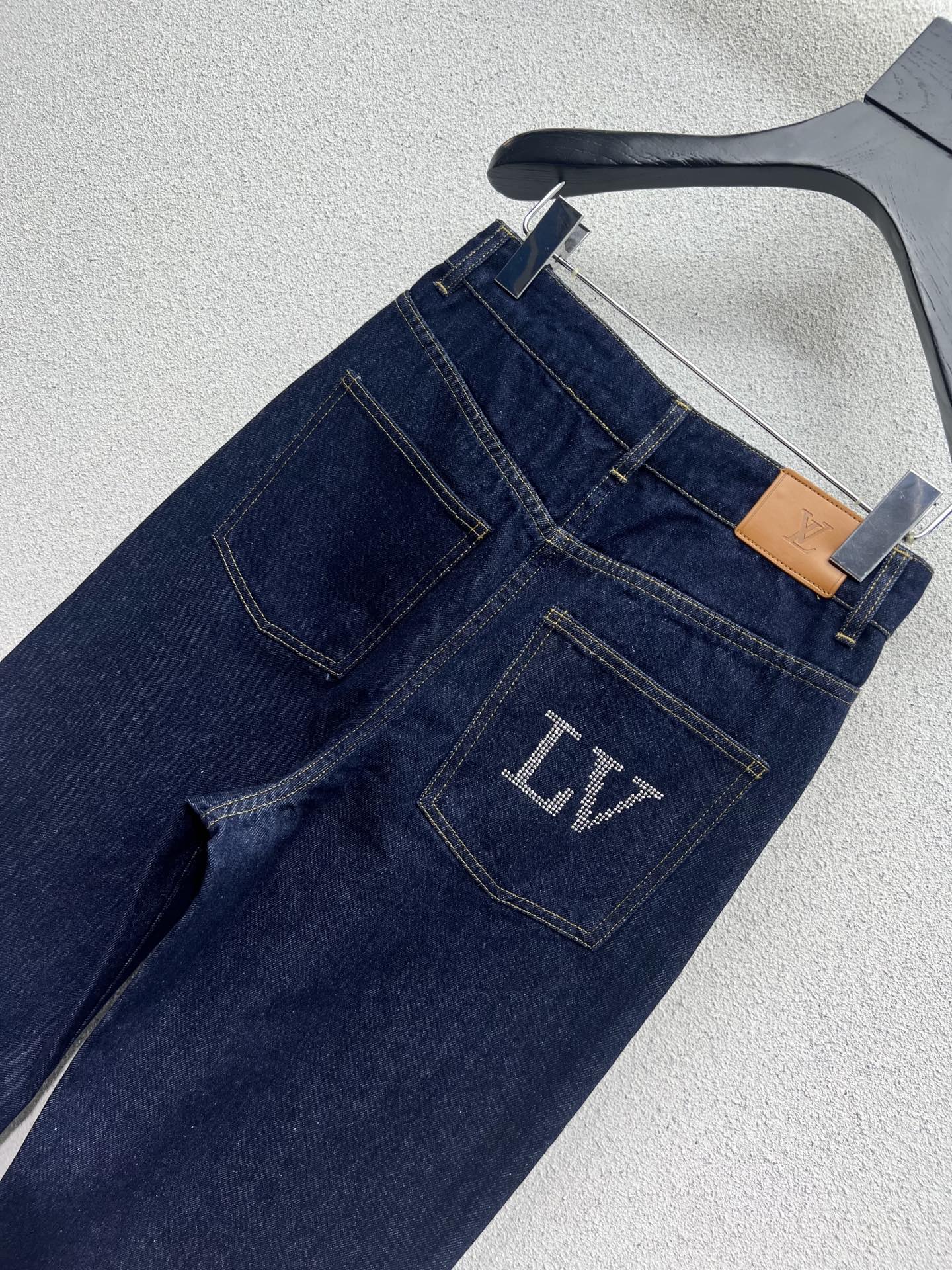Louis 25fw all-match jeans