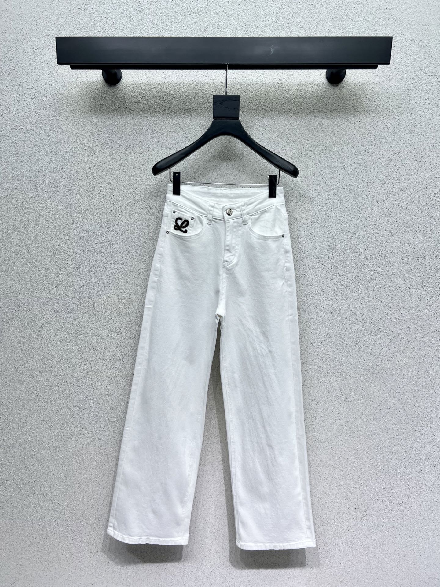 Loe 25fw embroidered jeans