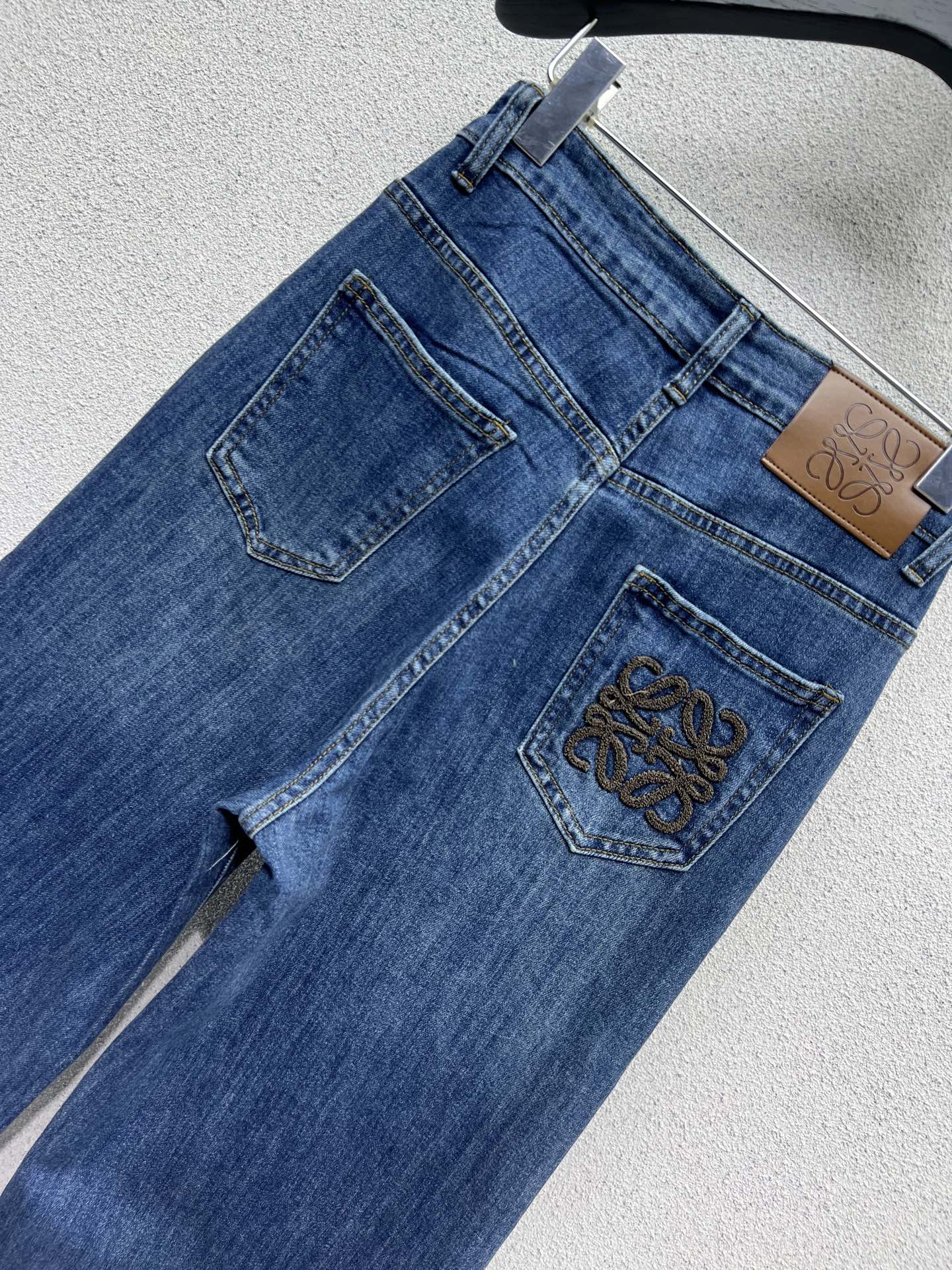 Loe 25fw embroidered jeans