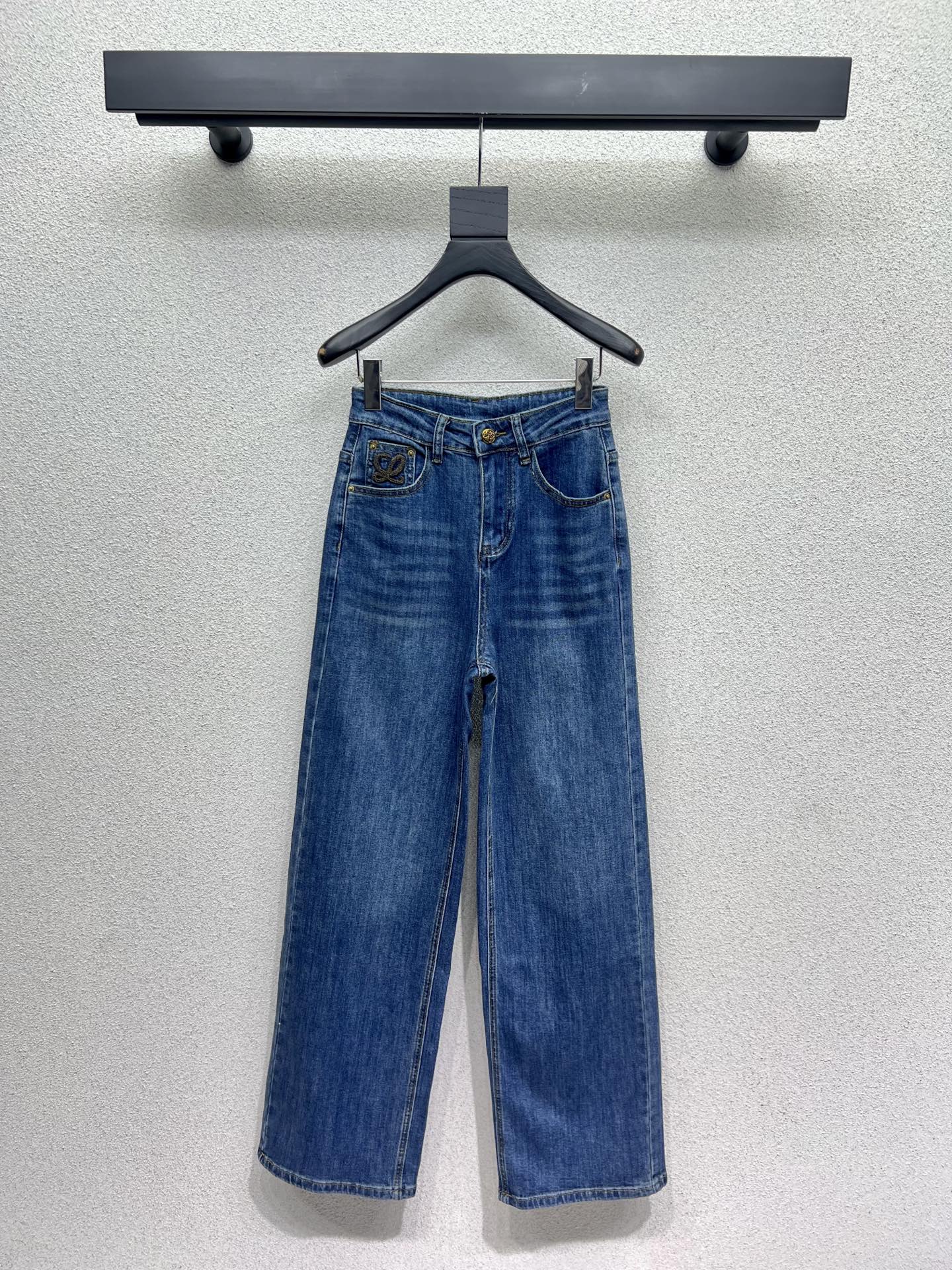 Loe 25fw embroidered jeans