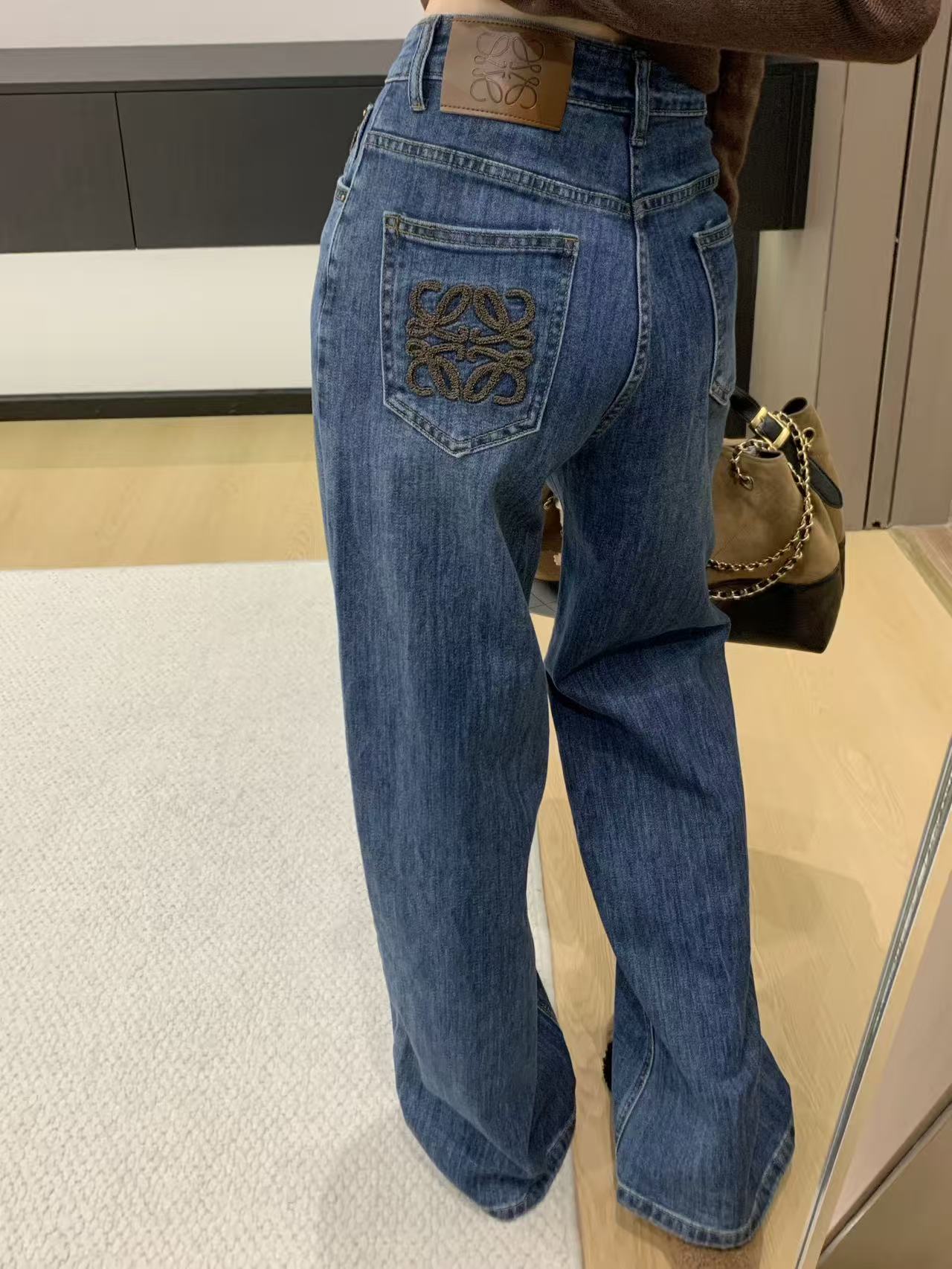Loe 25fw embroidered jeans