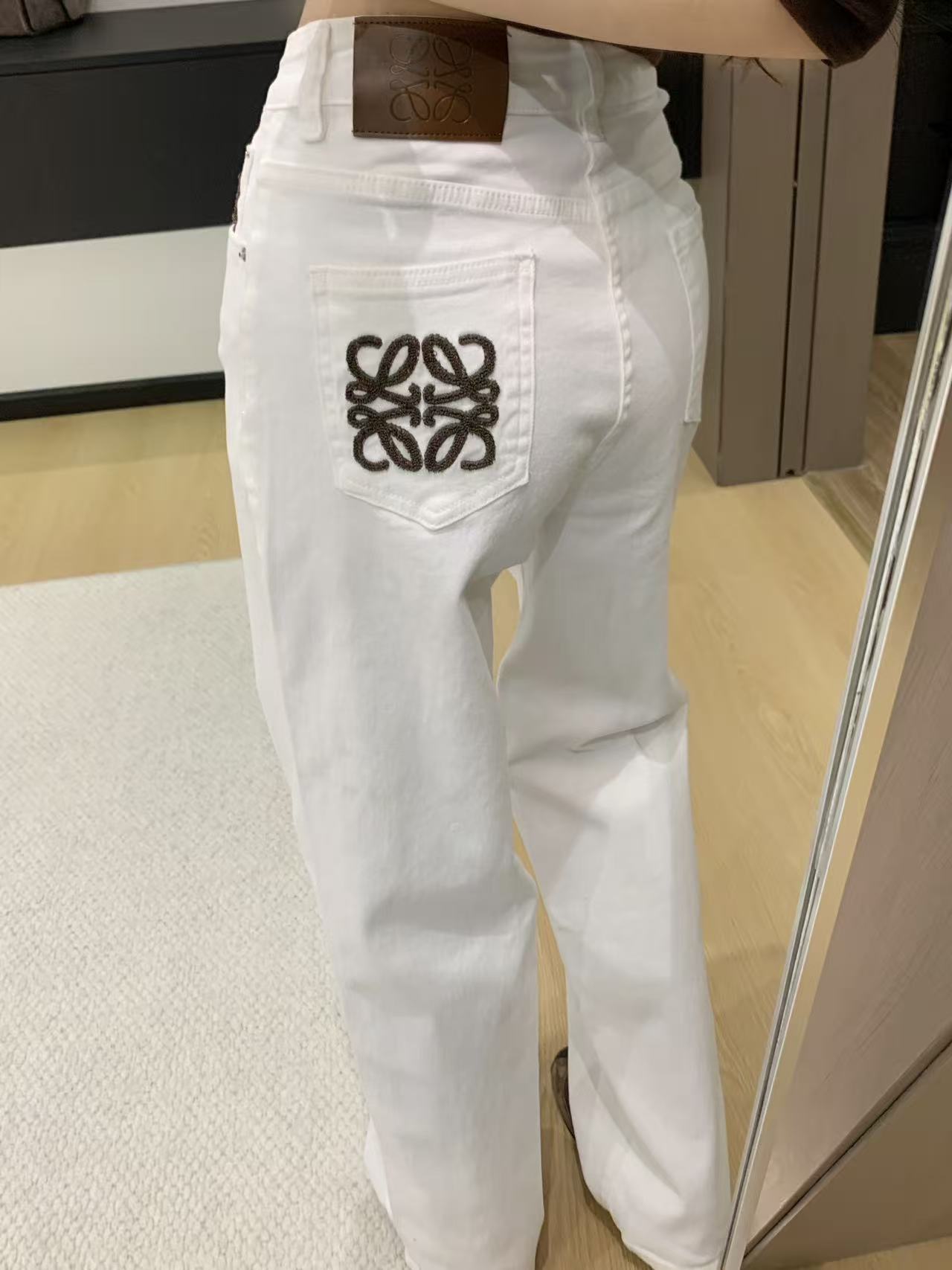 Loe 25fw embroidered jeans