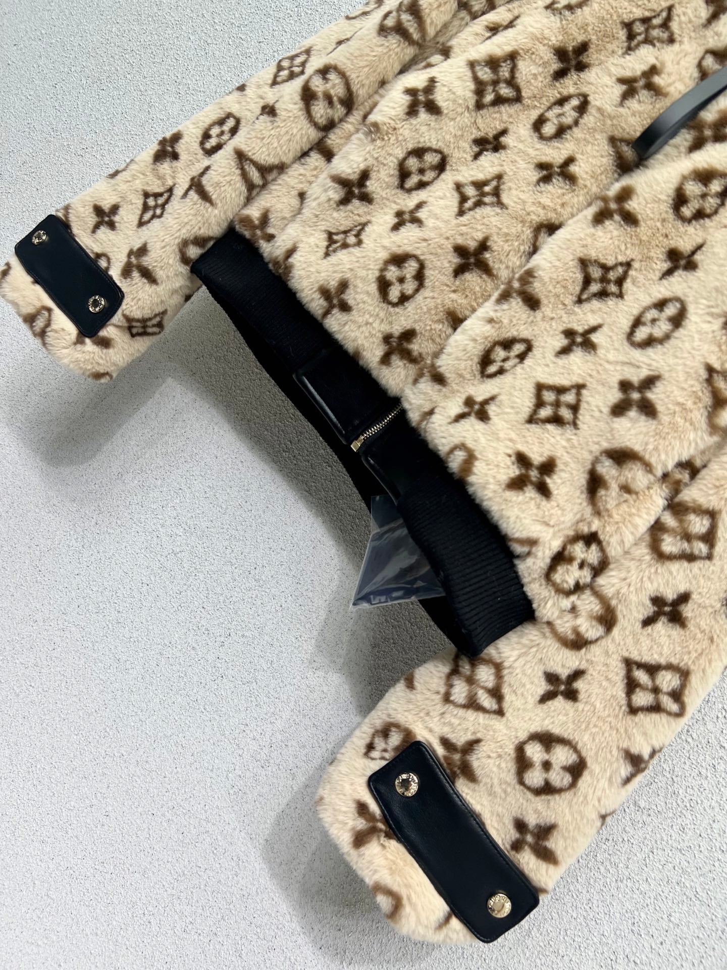 Louis 25fw plush jacket