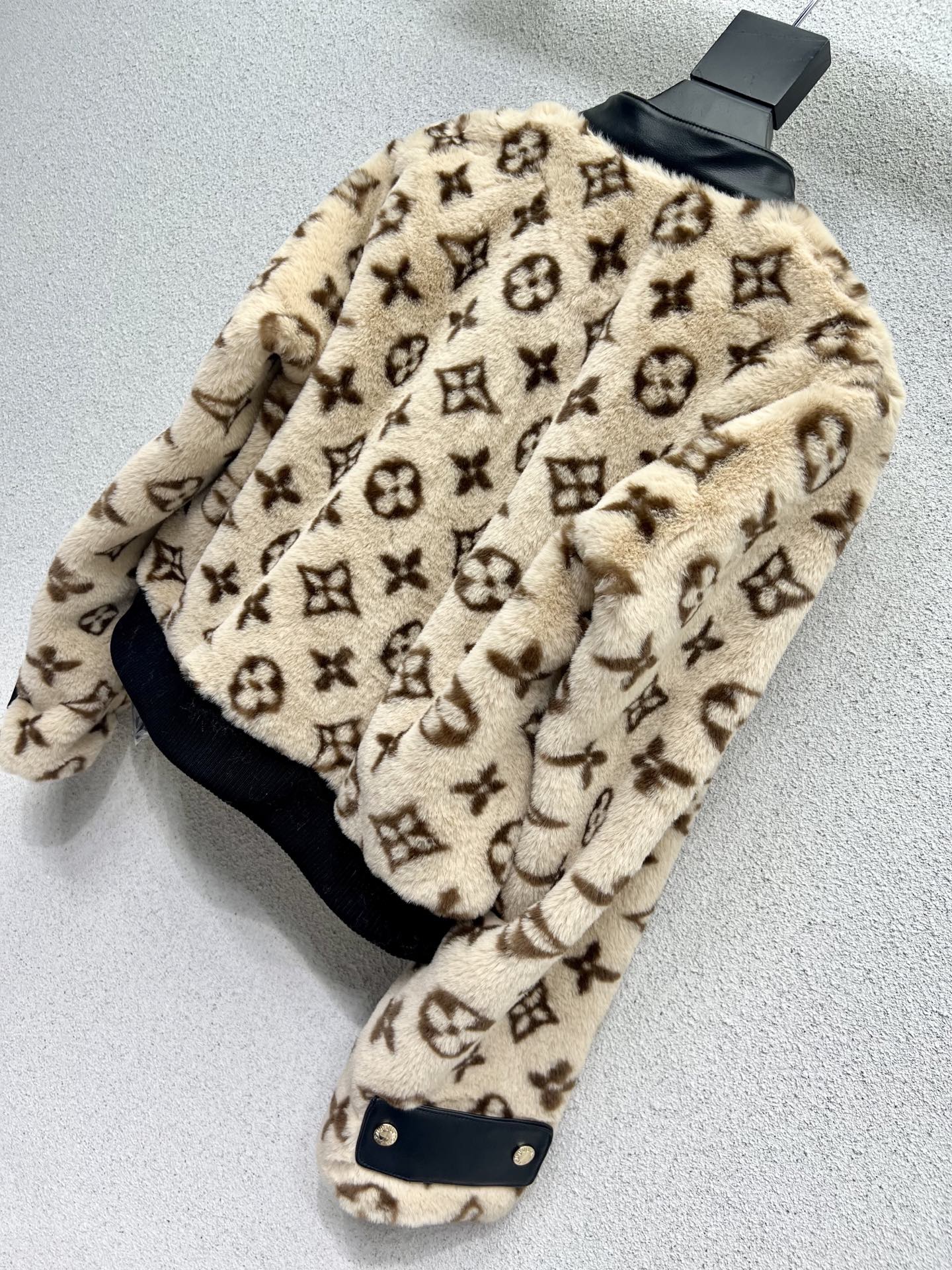 Louis 25fw plush jacket