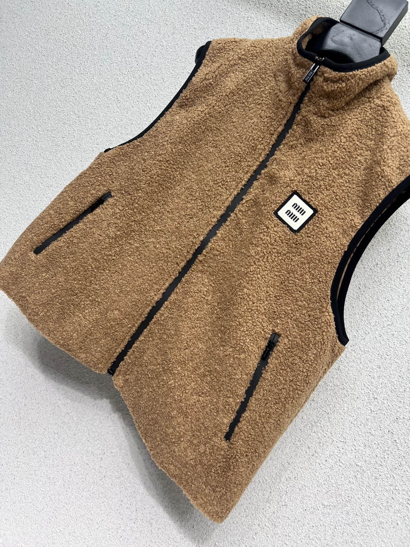 Miu 25fw cashmere vest
