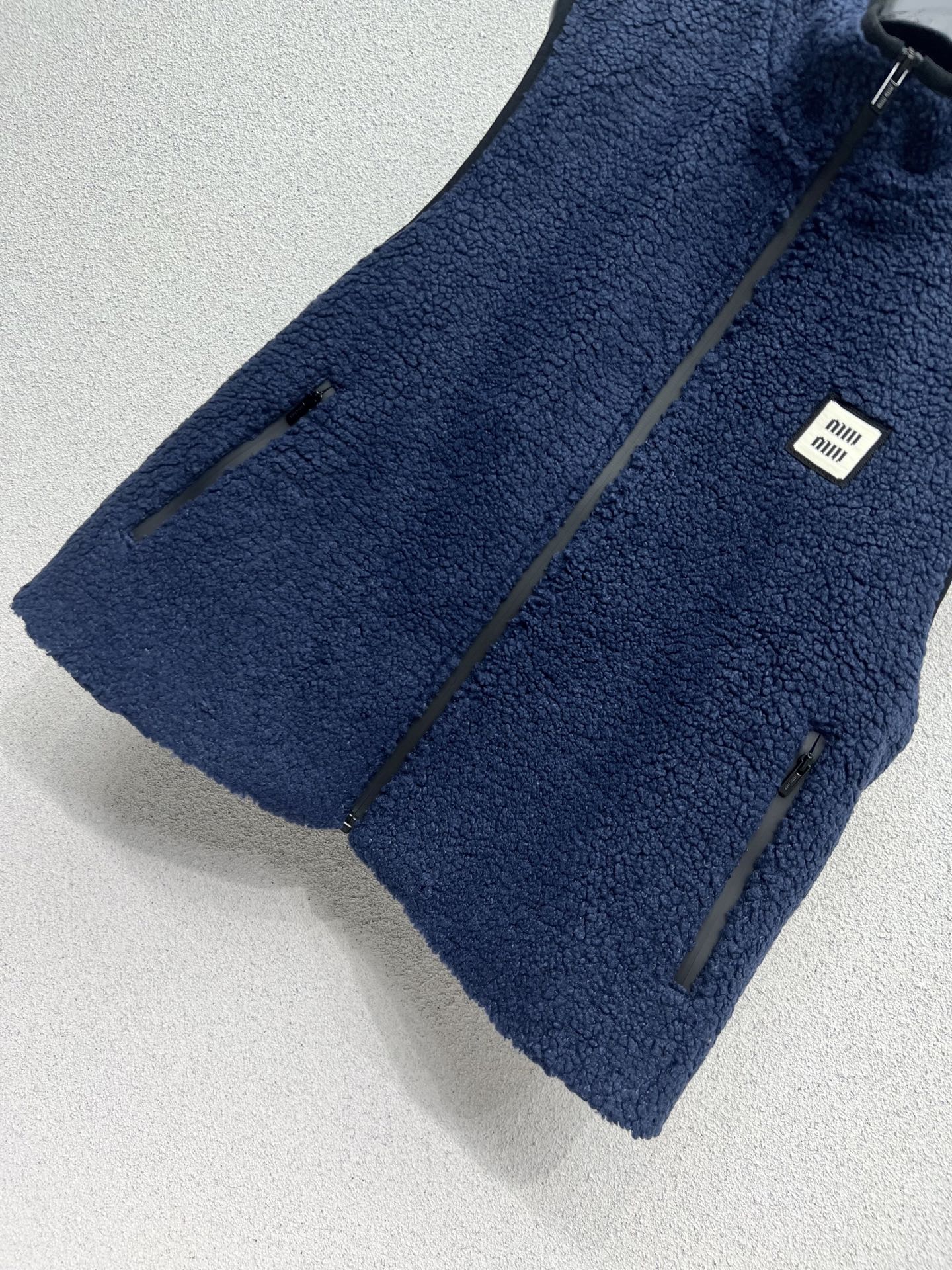 Miu 25fw cashmere vest