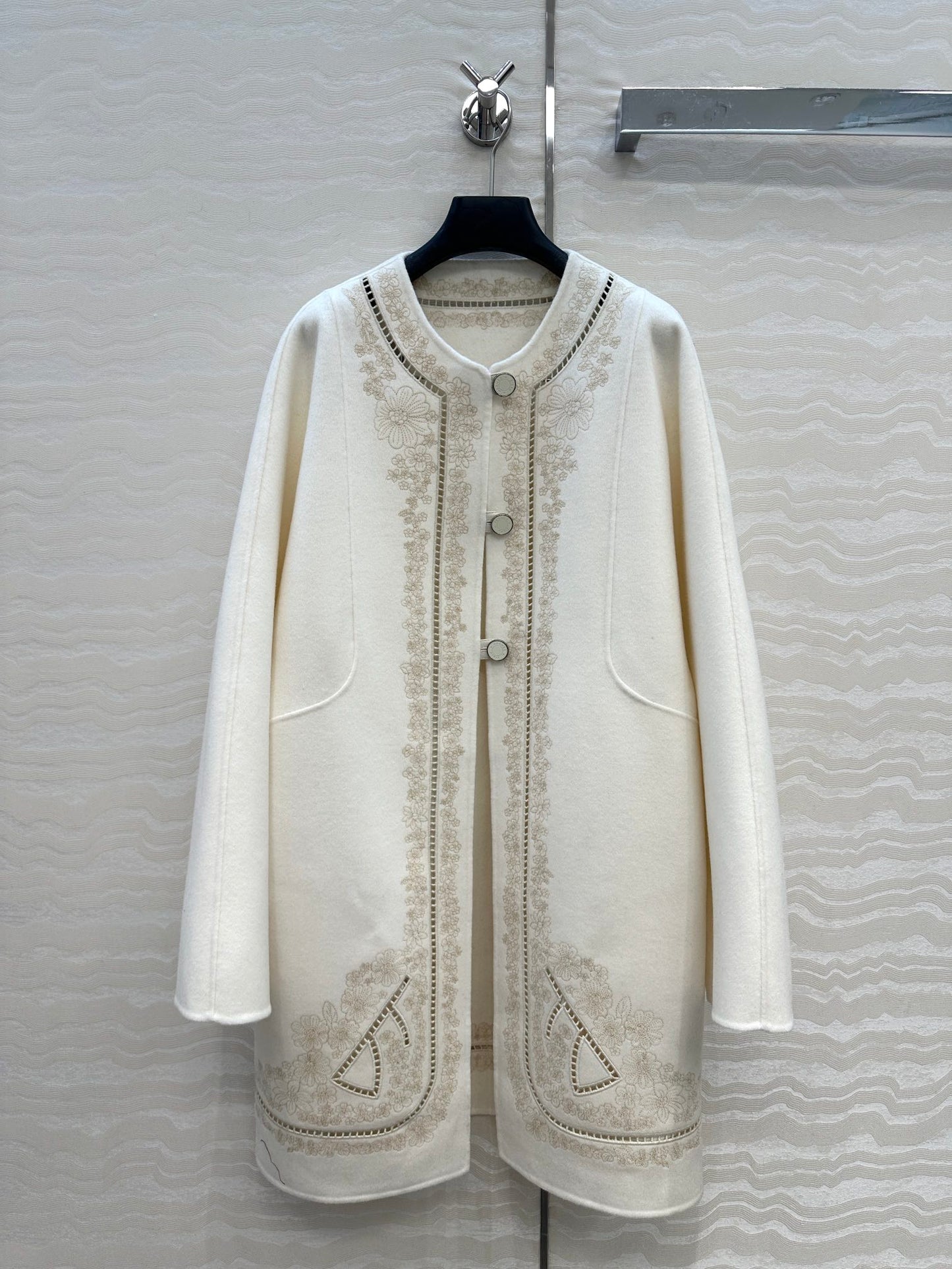 Herm 25f embroidered coat