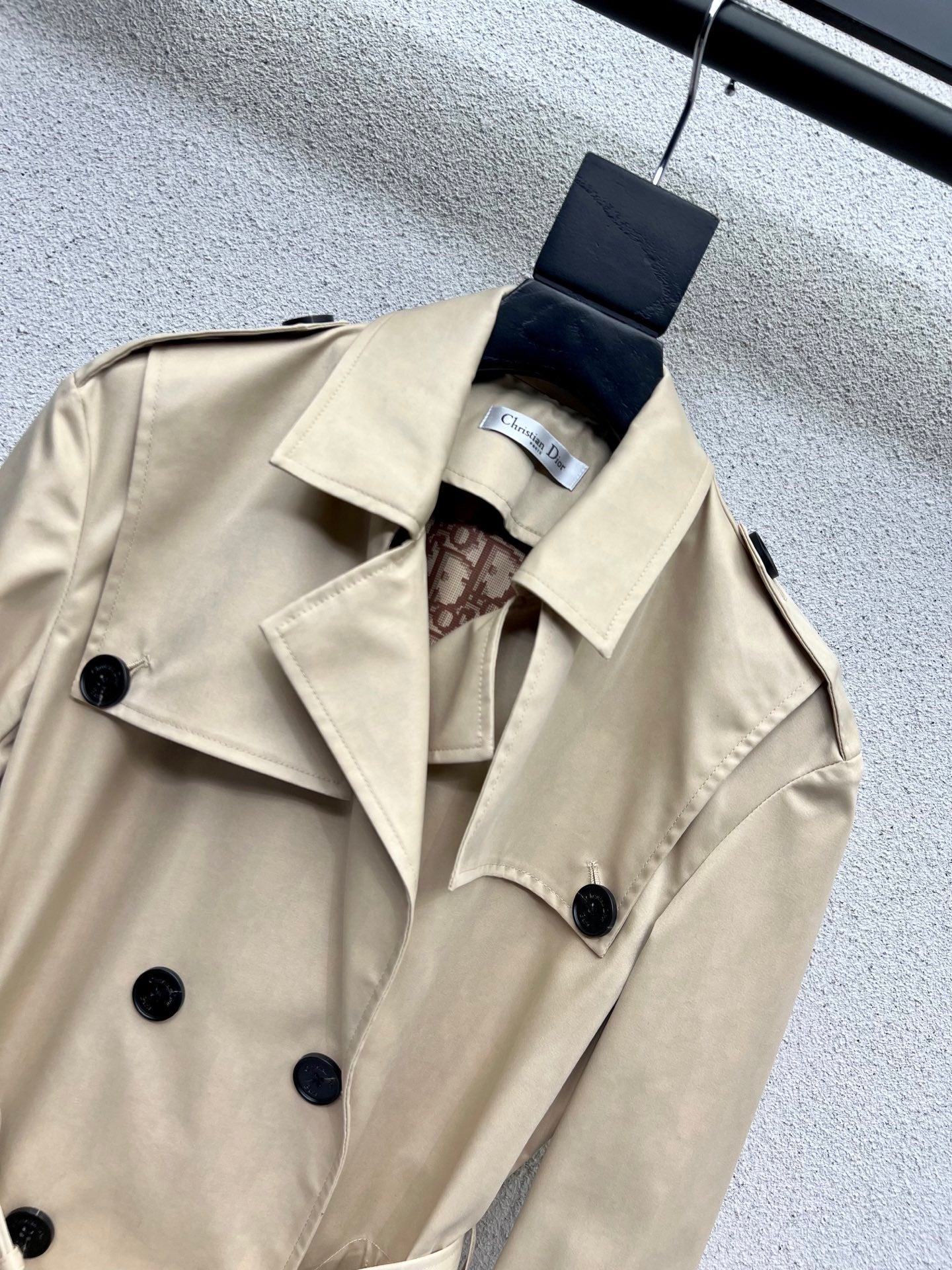 CD 25fw trench coat