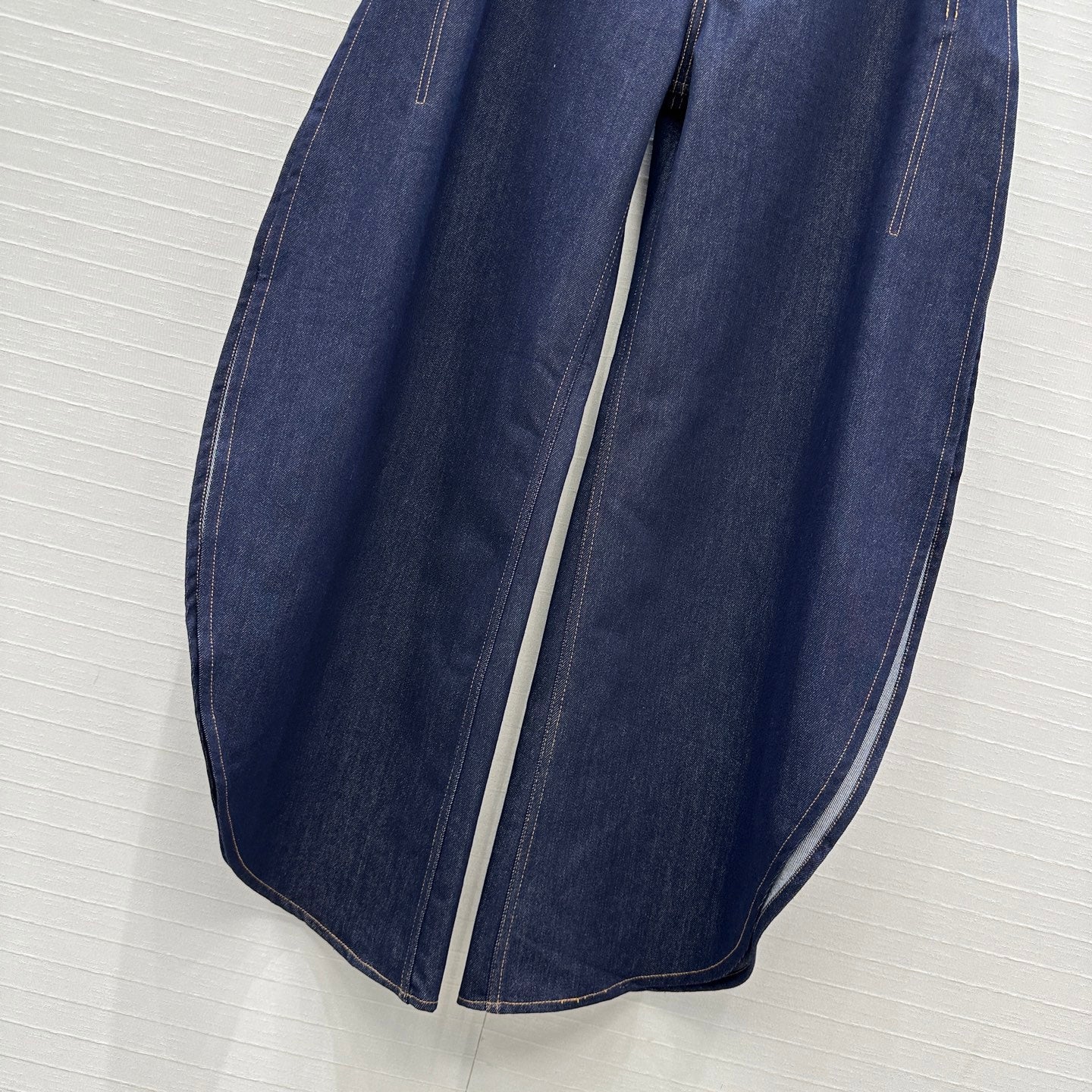 Alai 25fw all-match jeans