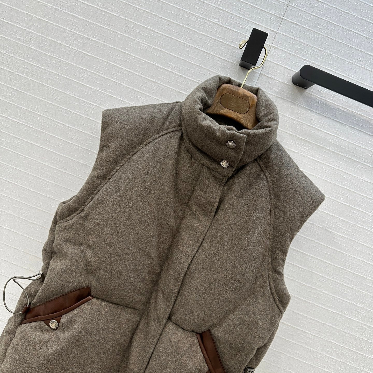 Loro 25fw all-match vest