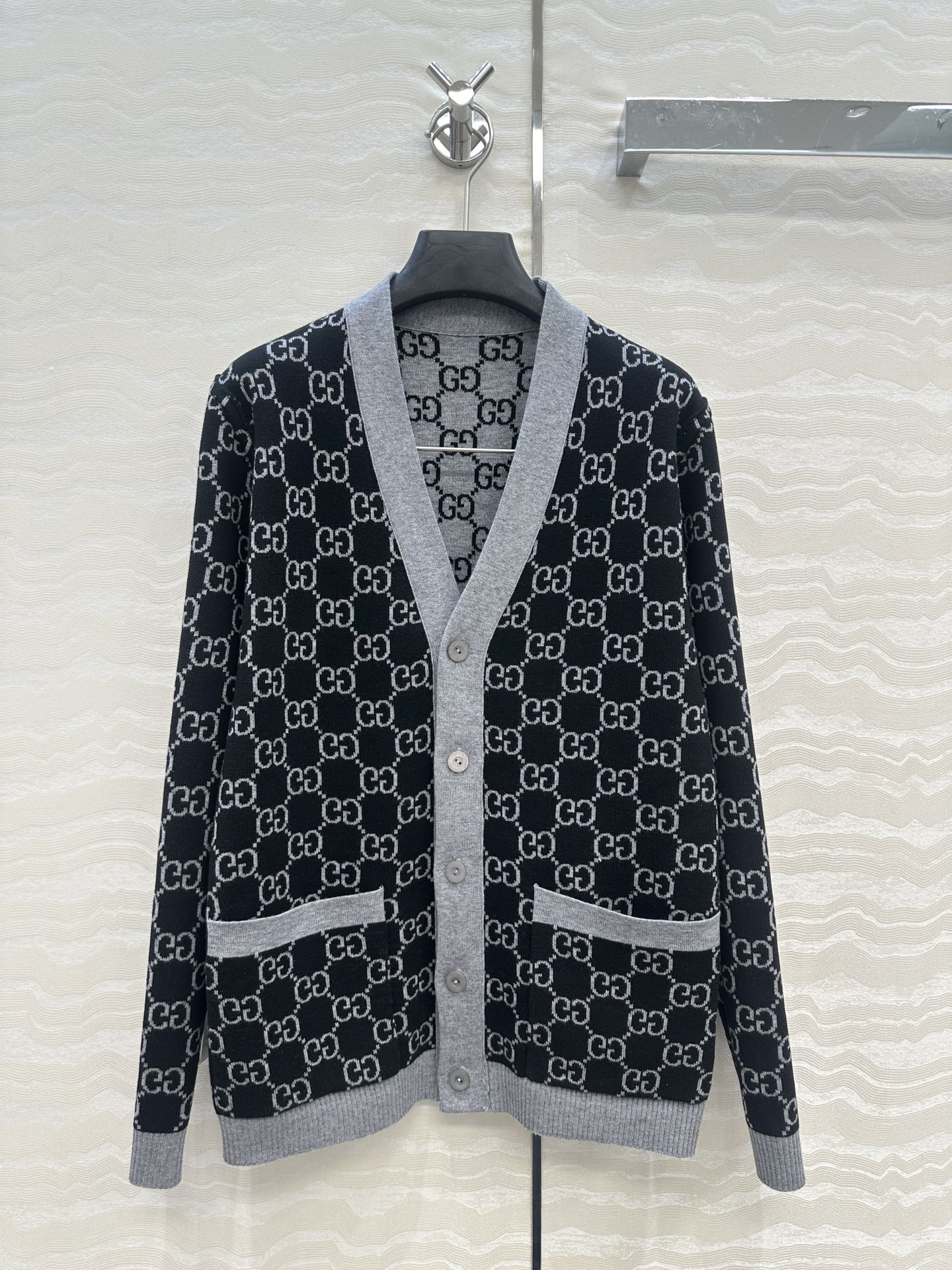 Guc 25fw reversible cardigan